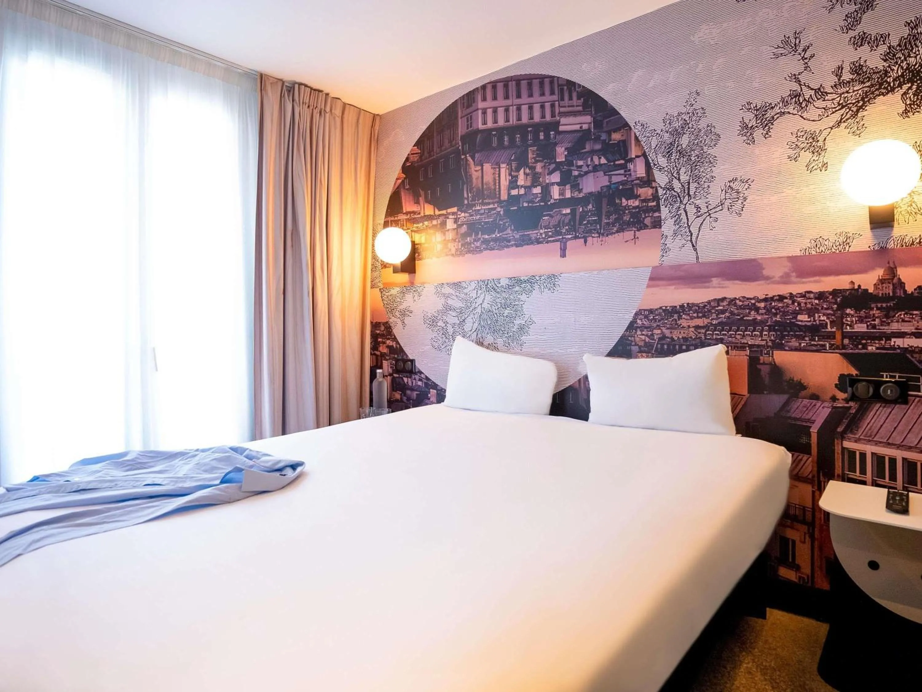 Bedroom, Bed in ibis styles Paris Montmartre Batignolles