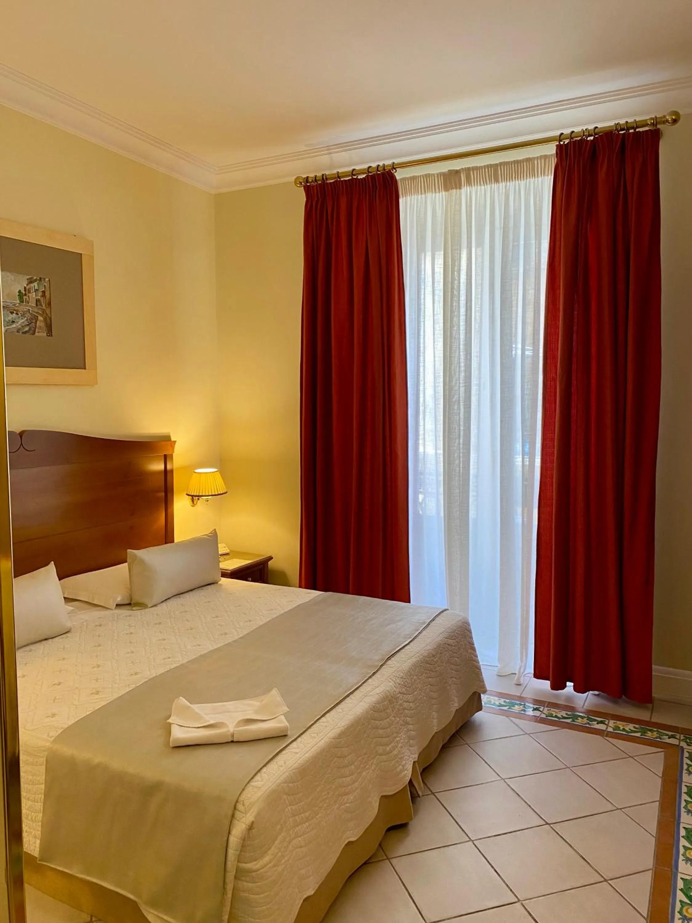 Bed in Hotel Akropolis - Museum Hotel