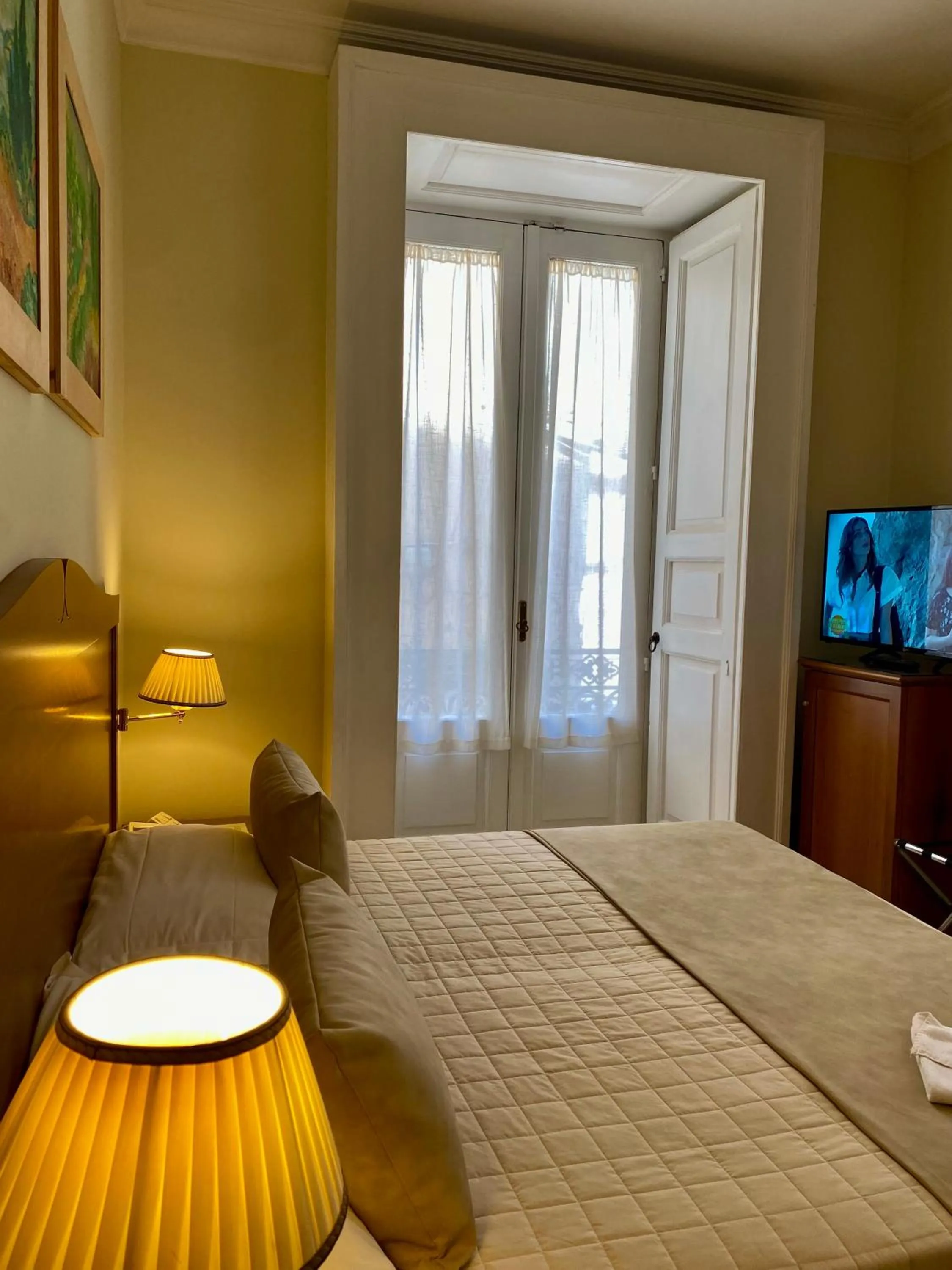 Bed in Hotel Akropolis - Museum Hotel