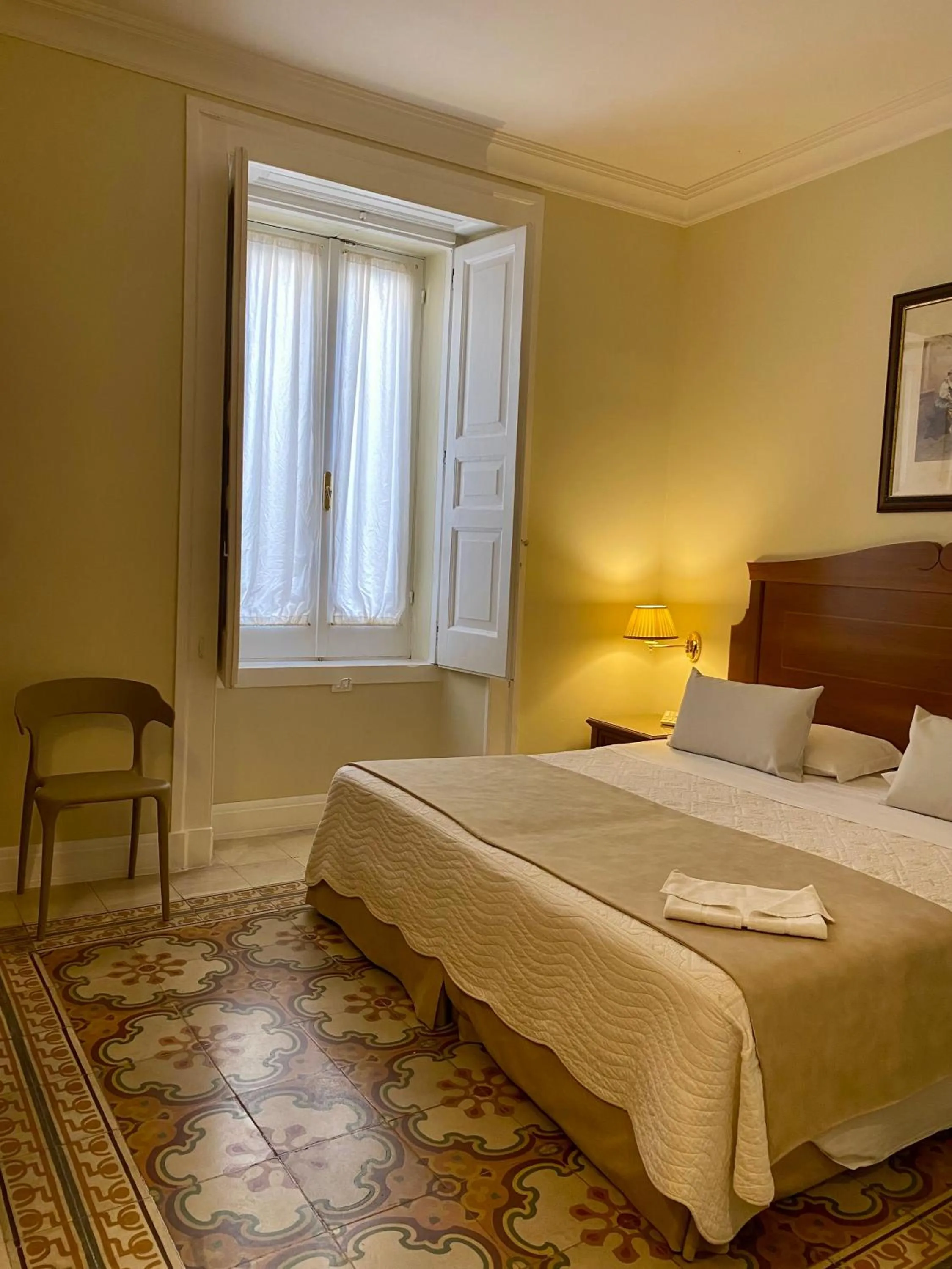 Bed in Hotel Akropolis - Museum Hotel