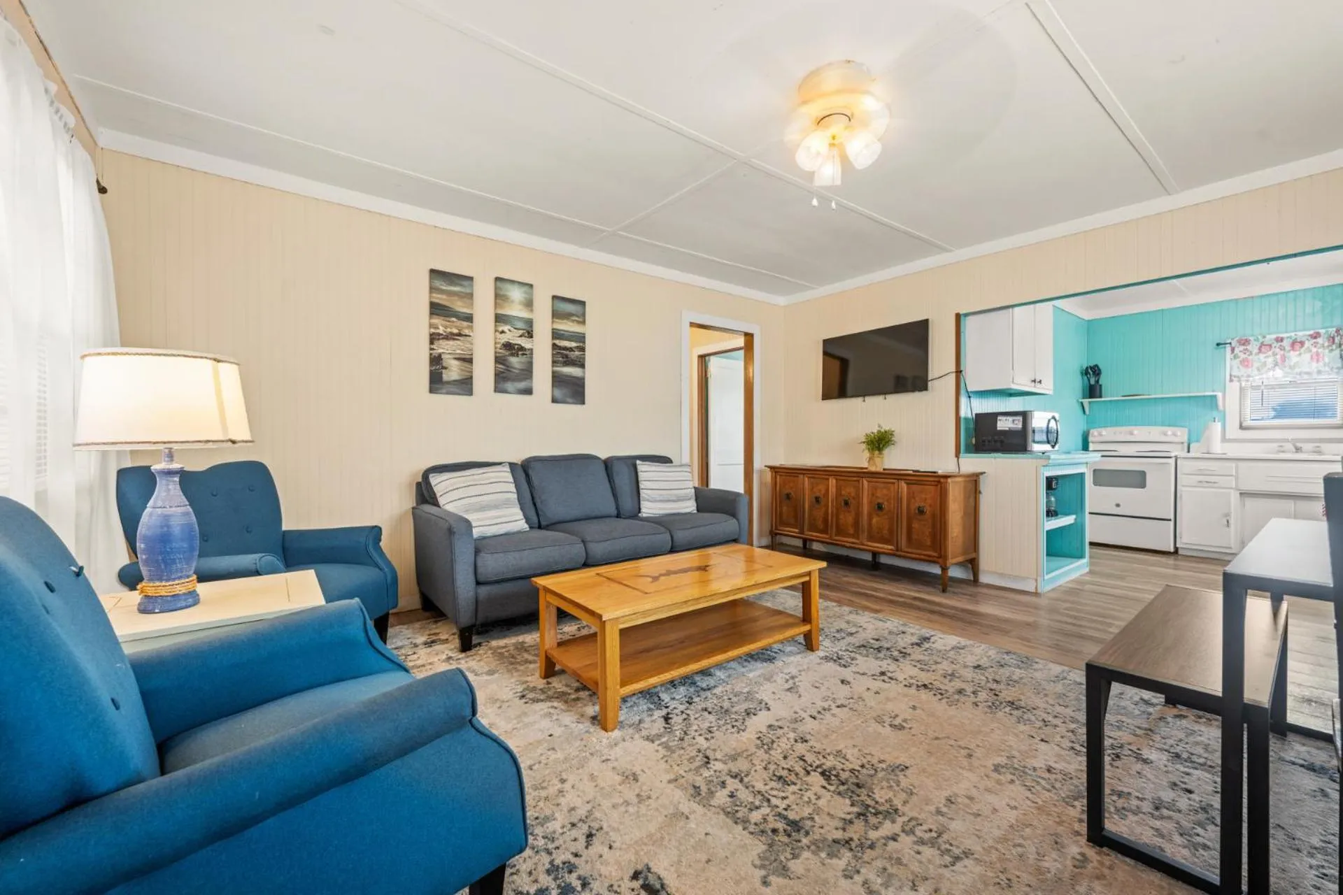 Living room in Oceanside Court by KEES Vacations