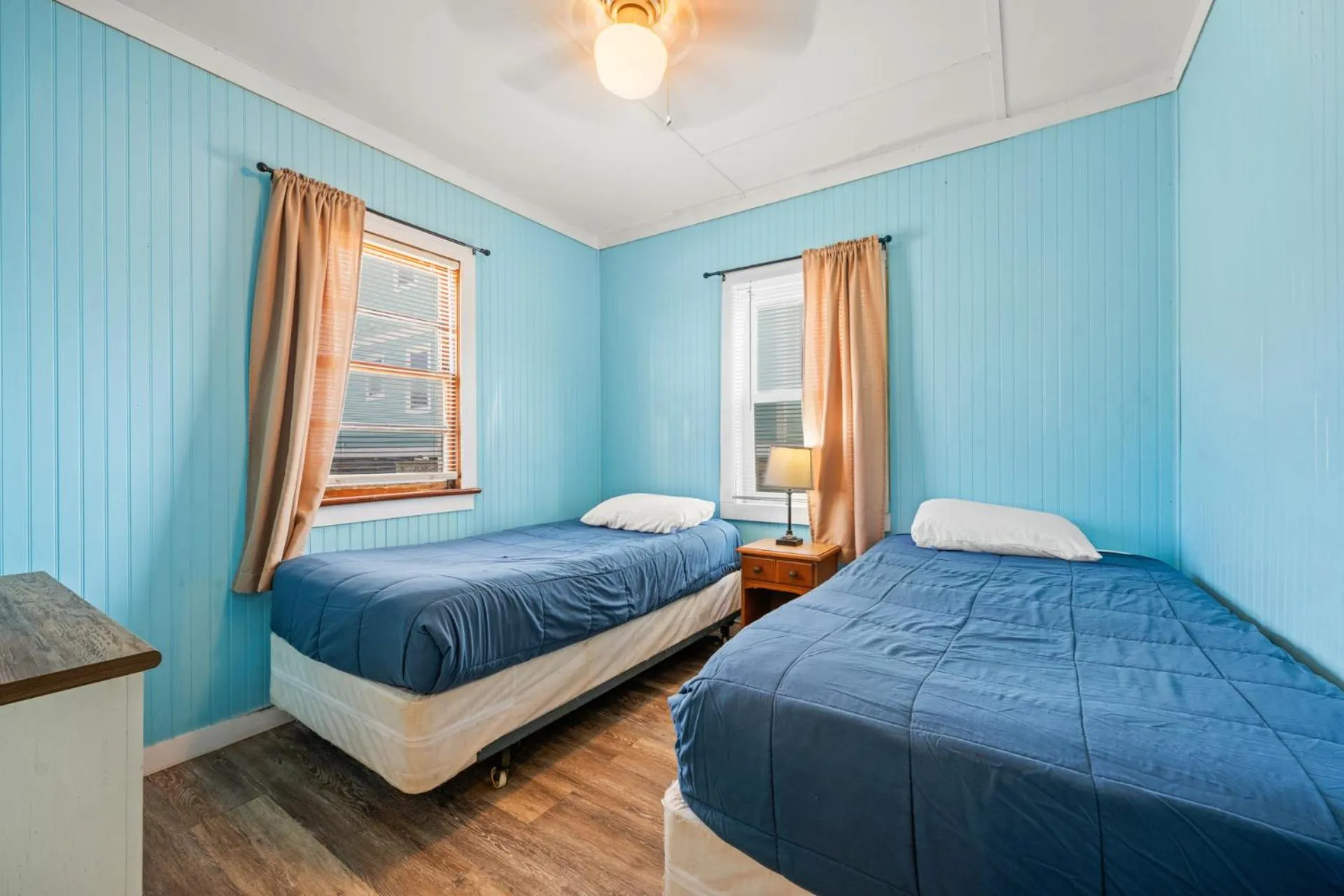 Bedroom, Bed in Oceanside Court by KEES Vacations