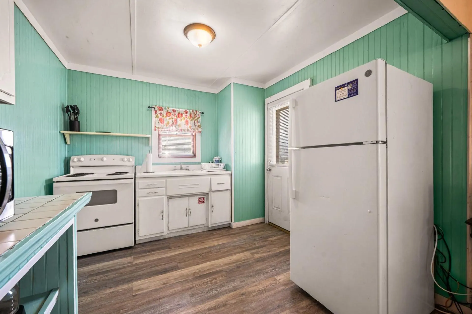 Kitchen or kitchenette in Oceanside Court by KEES Vacations