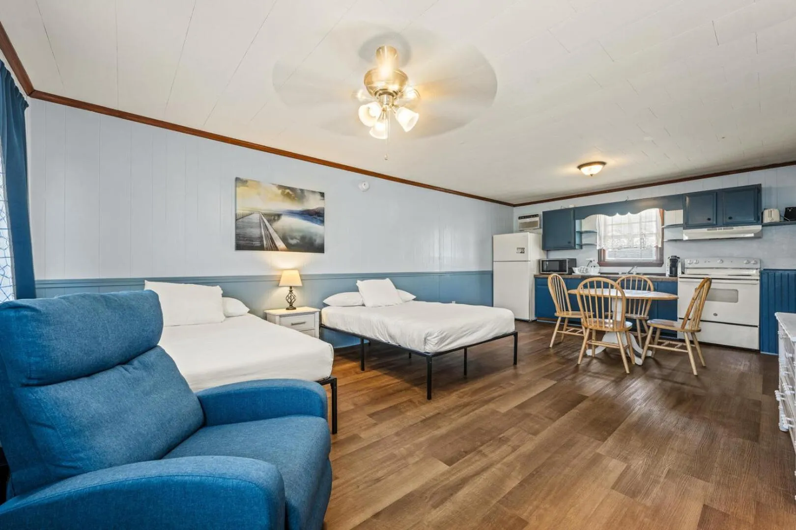 Kitchen or kitchenette, Bed in Oceanside Court by KEES Vacations