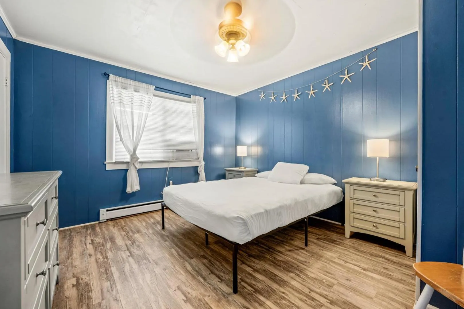 Bedroom, Bed in Oceanside Court by KEES Vacations