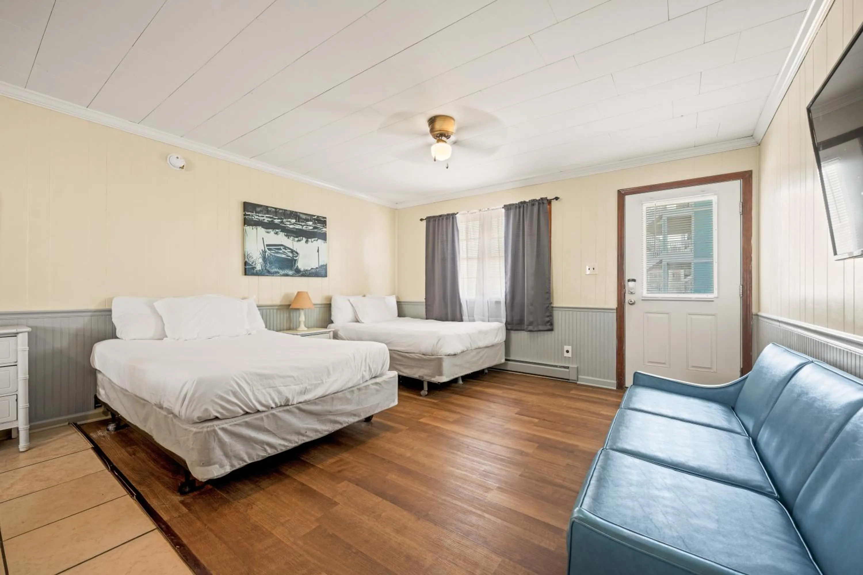 Bedroom, Bed in Oceanside Court by KEES Vacations