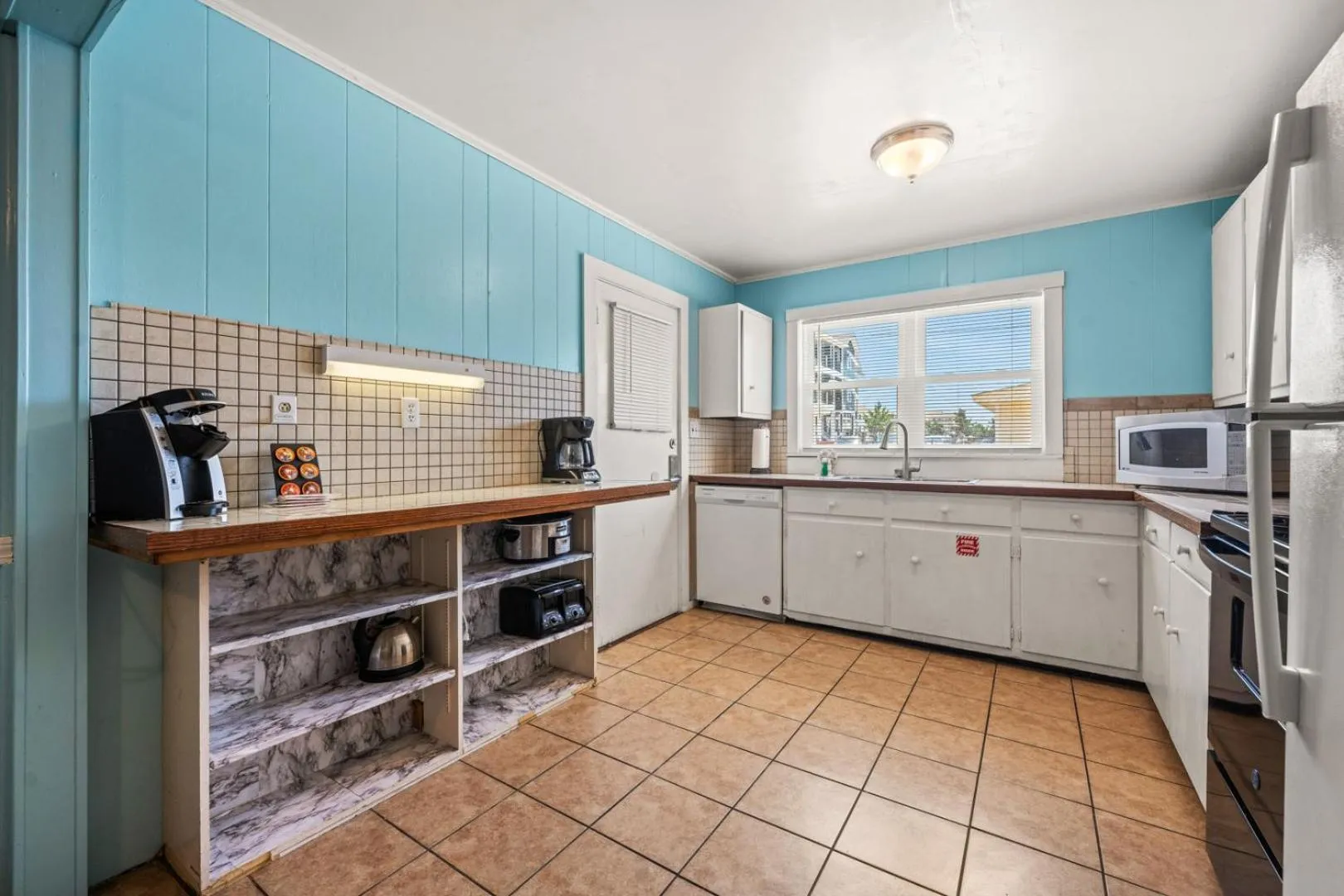 Kitchen or kitchenette in Oceanside Court by KEES Vacations