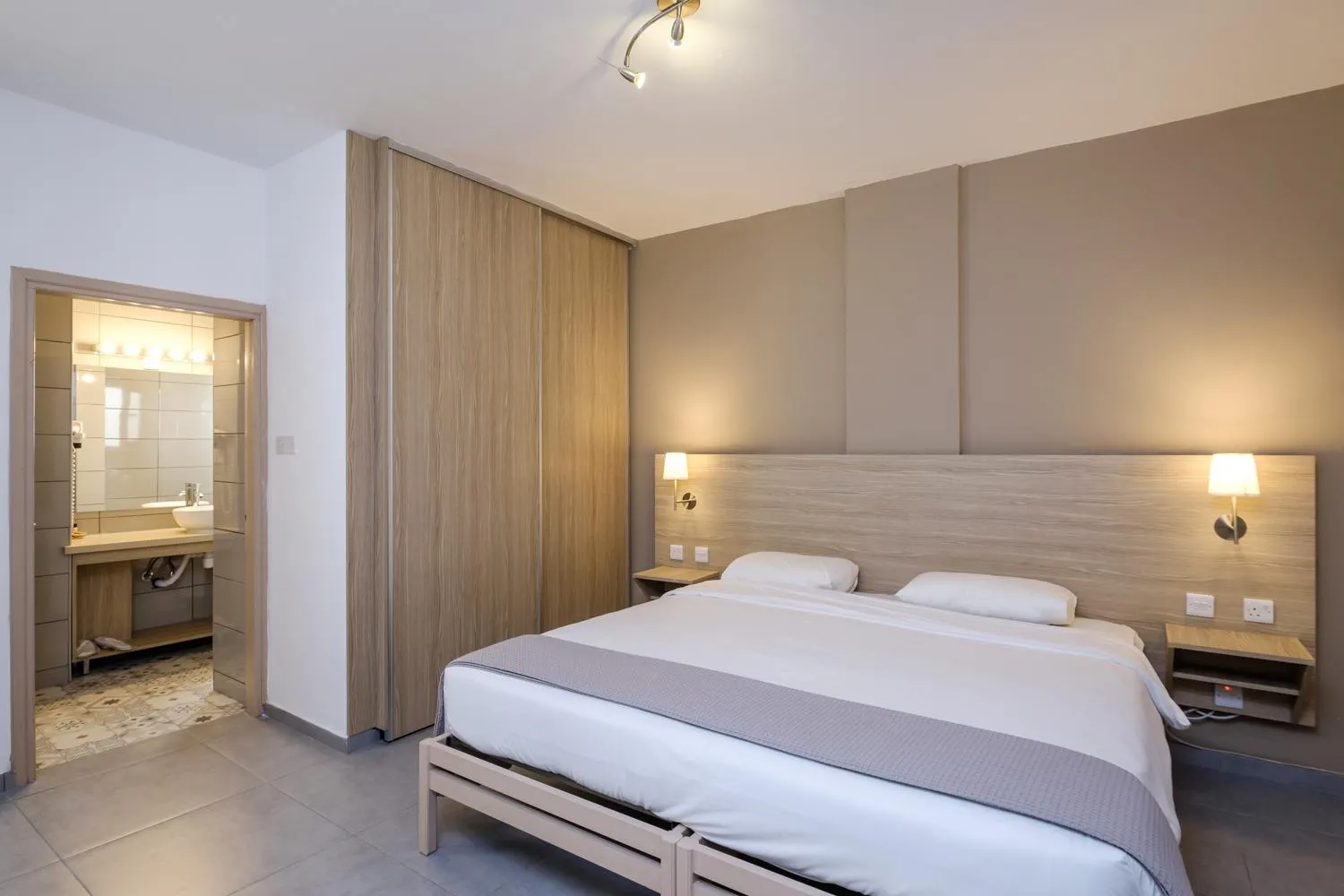 Deluxe One-Bedroom Apartment in Pandream Hotel Apartments