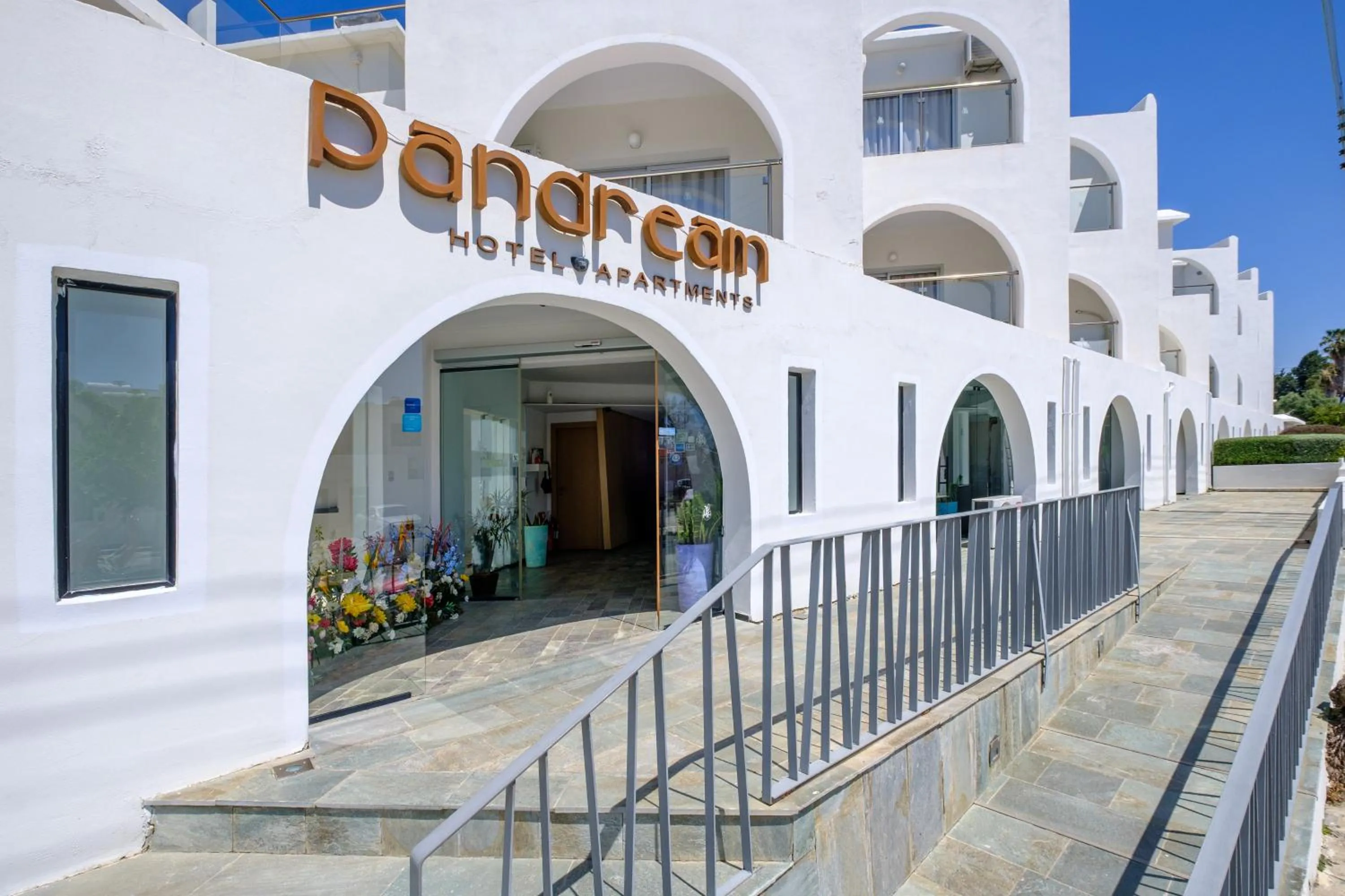 Facade/entrance in Pandream Hotel Apartments