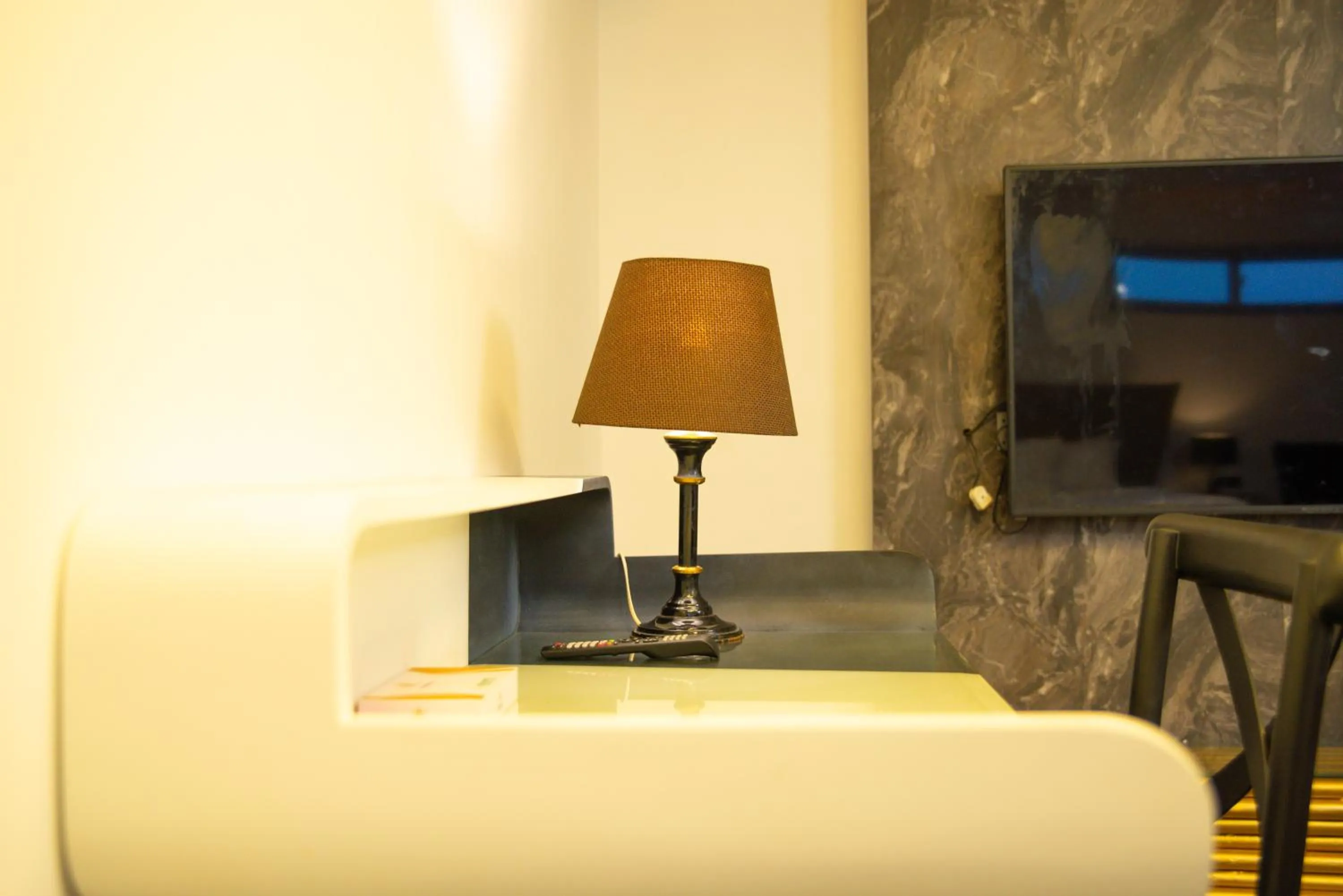 TV and multimedia in Hotel Crown Inn