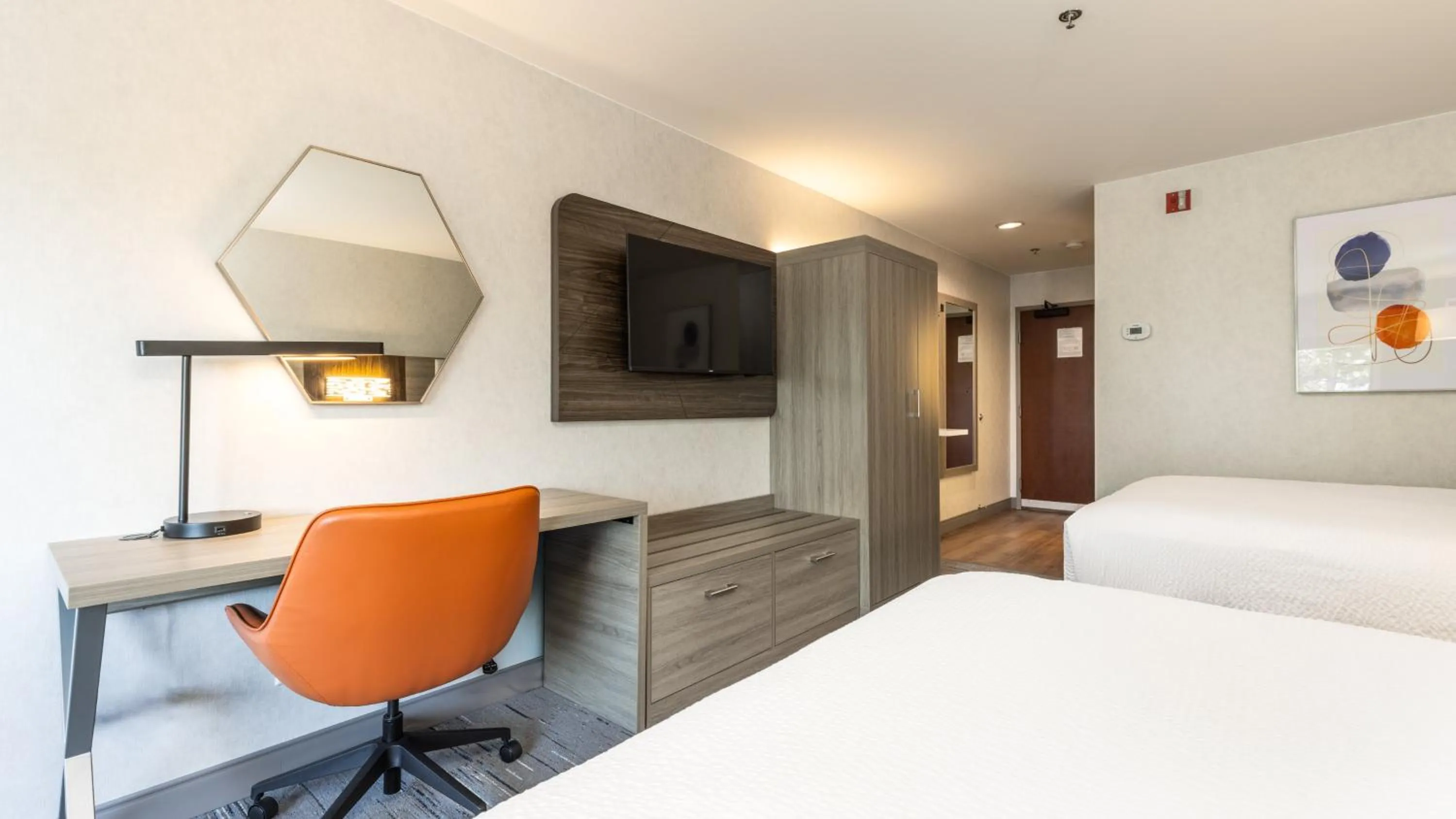 Photo of the whole room, Bed in Holiday Inn Express Hotel & Suites Pleasant Prairie-Kenosha by IHG