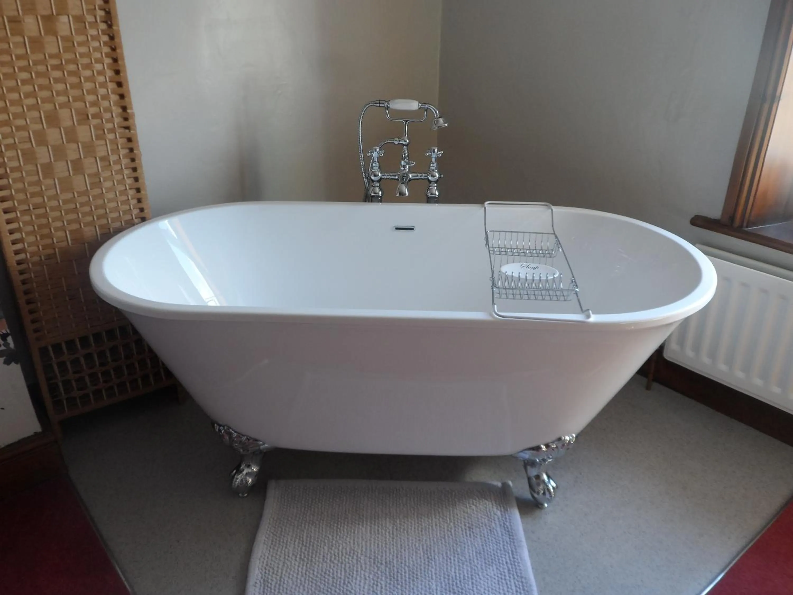 Bathroom in Midtown Farm Bed & Breakfast