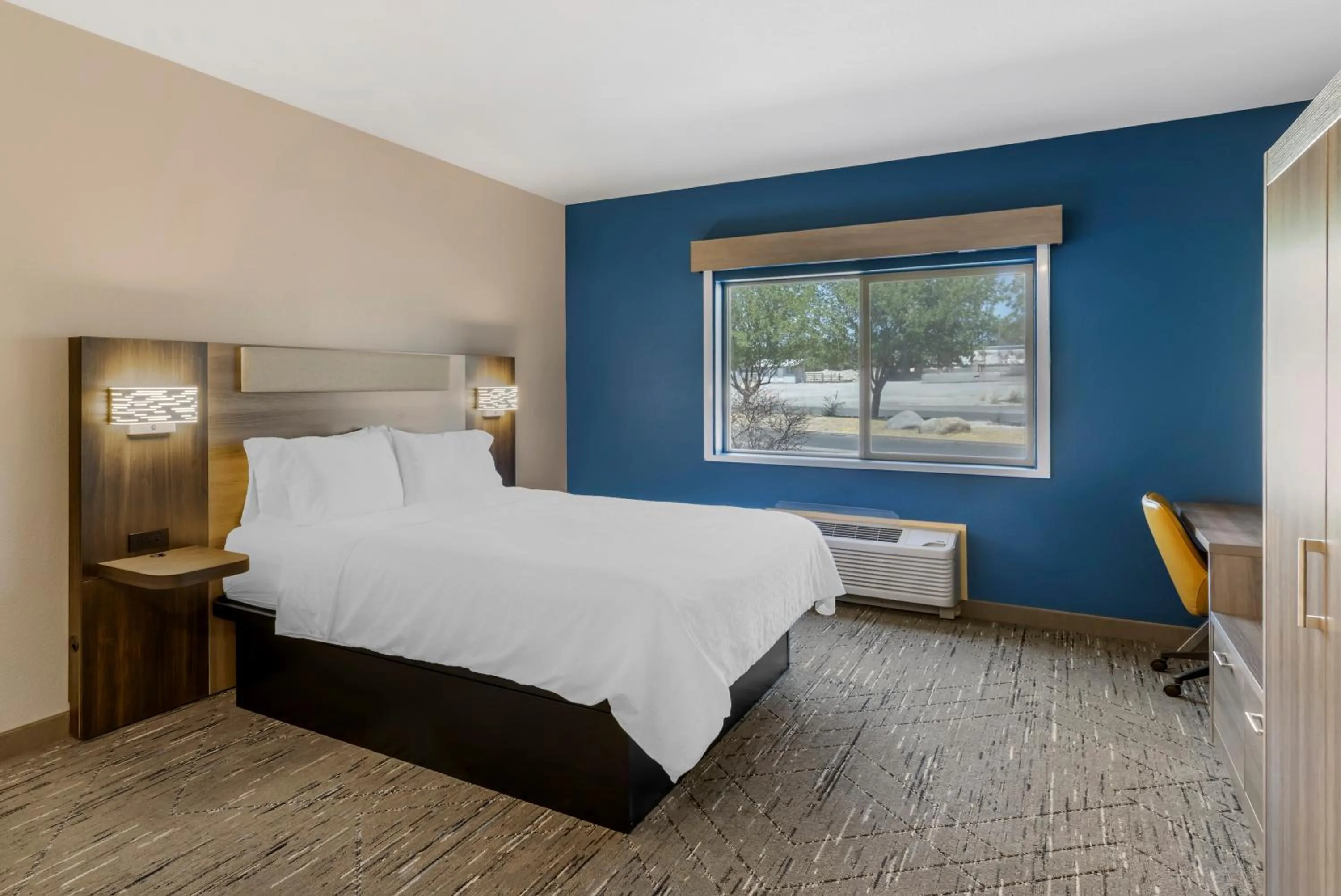 Bed in Holiday Inn Express Fallon by IHG