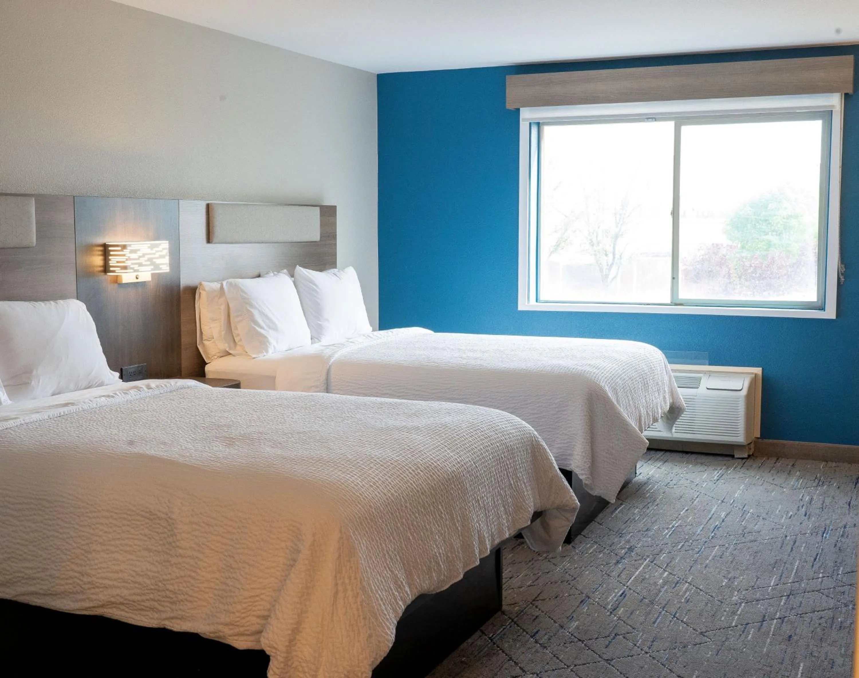 Photo of the whole room, Bed in Holiday Inn Express Fallon by IHG