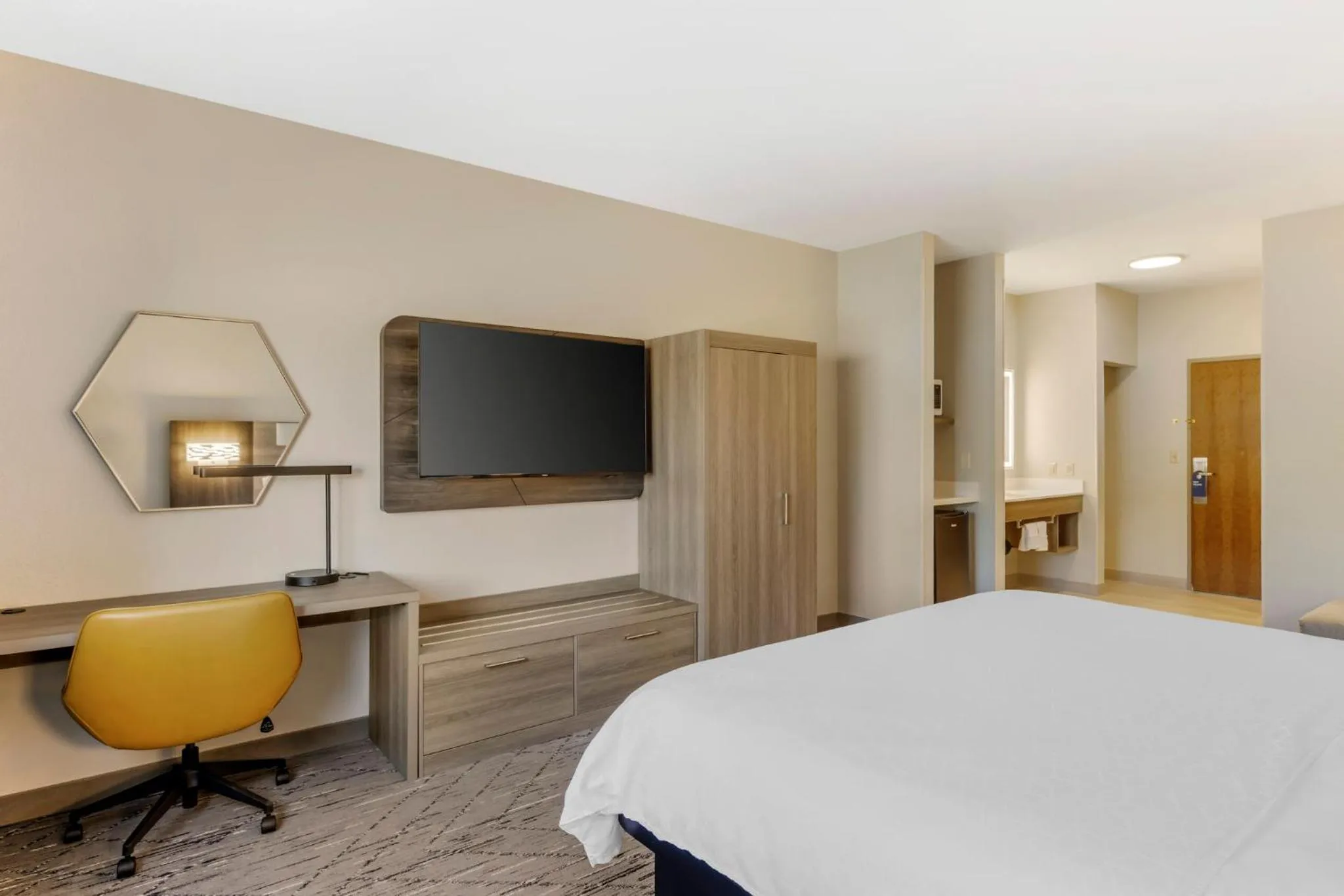Photo of the whole room, Bed in Holiday Inn Express Fallon by IHG
