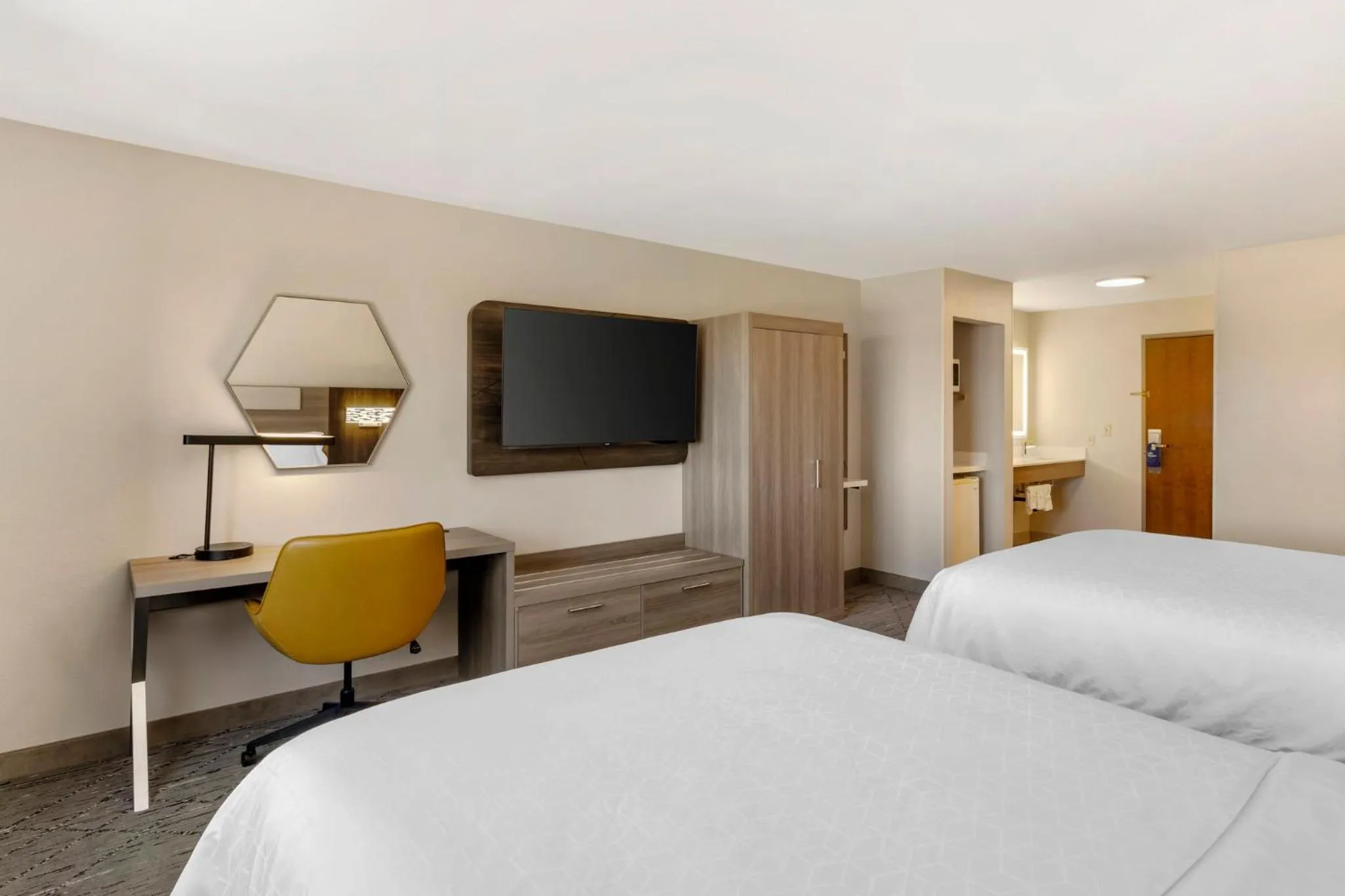 Photo of the whole room, Bed in Holiday Inn Express Fallon by IHG