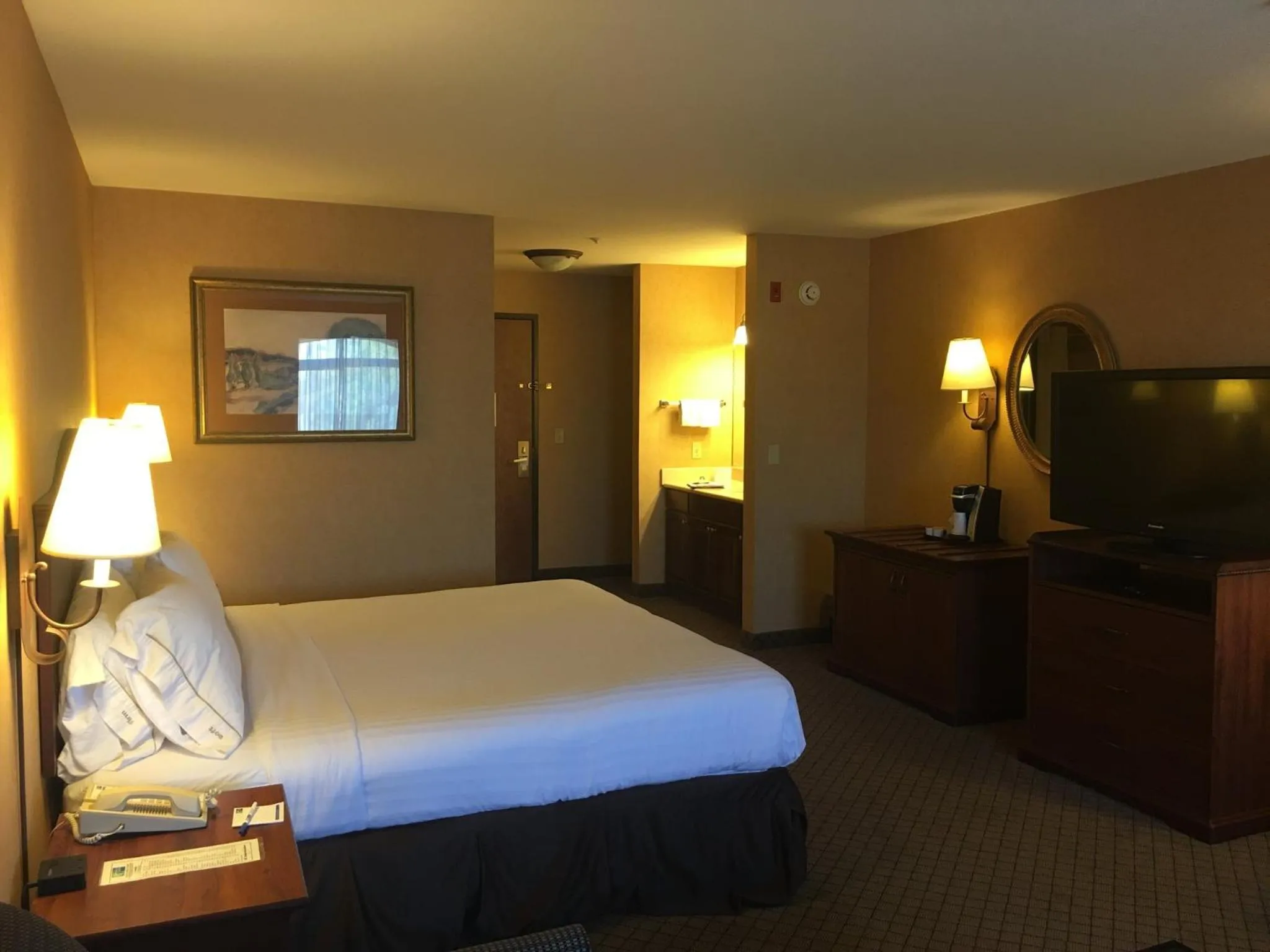 Photo of the whole room, Bed in Holiday Inn Express Fallon by IHG