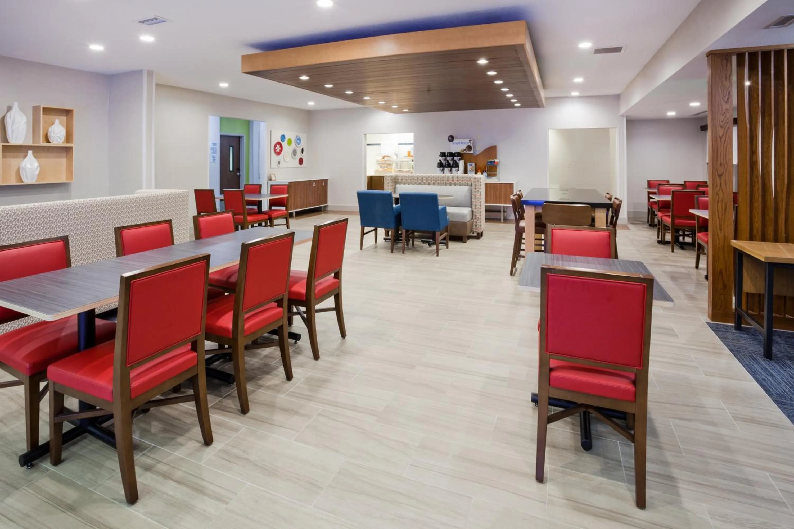 Lobby or reception in Holiday Inn Express & Suites - Dickinson by IHG