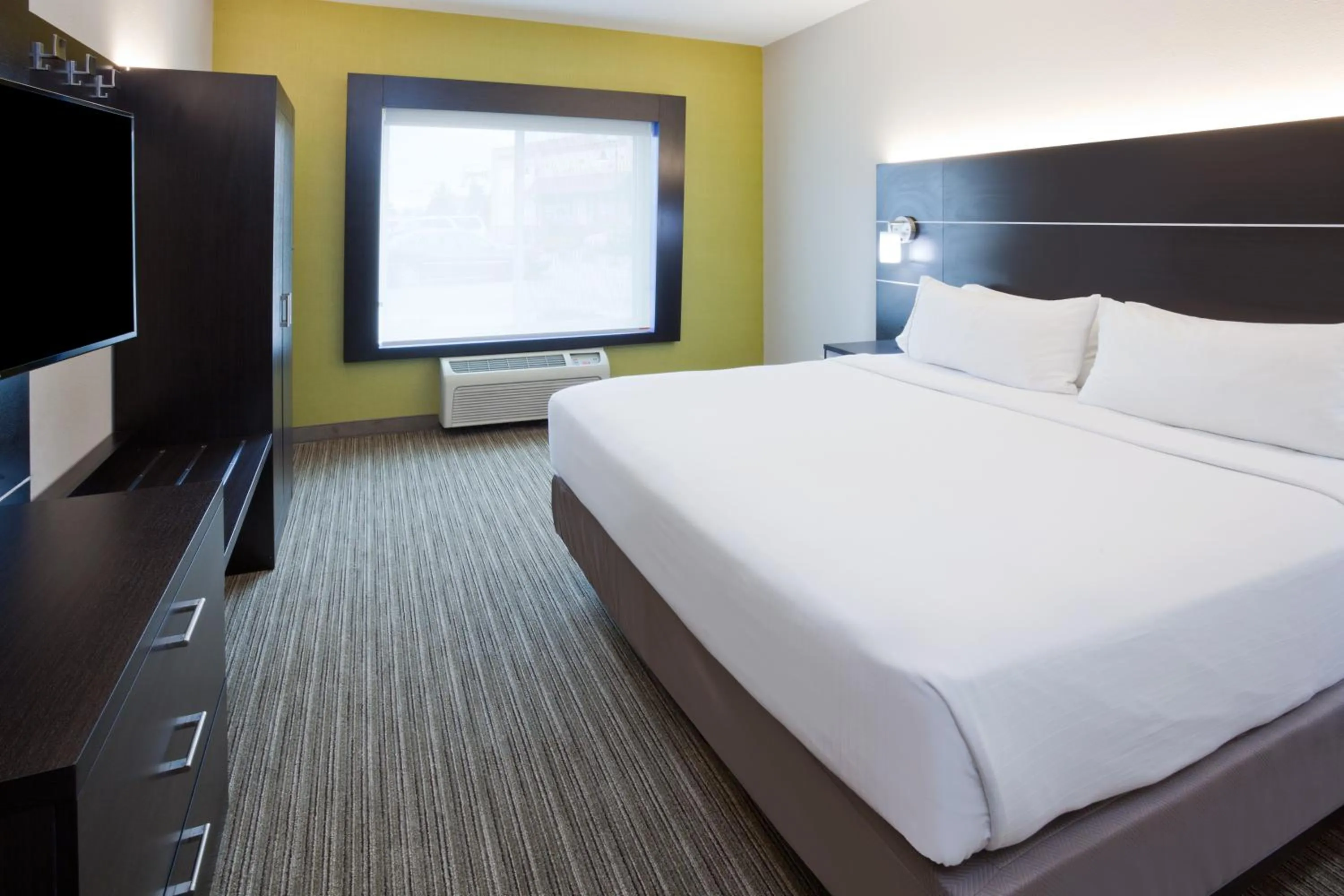 Bed in Holiday Inn Express & Suites - Dickinson by IHG