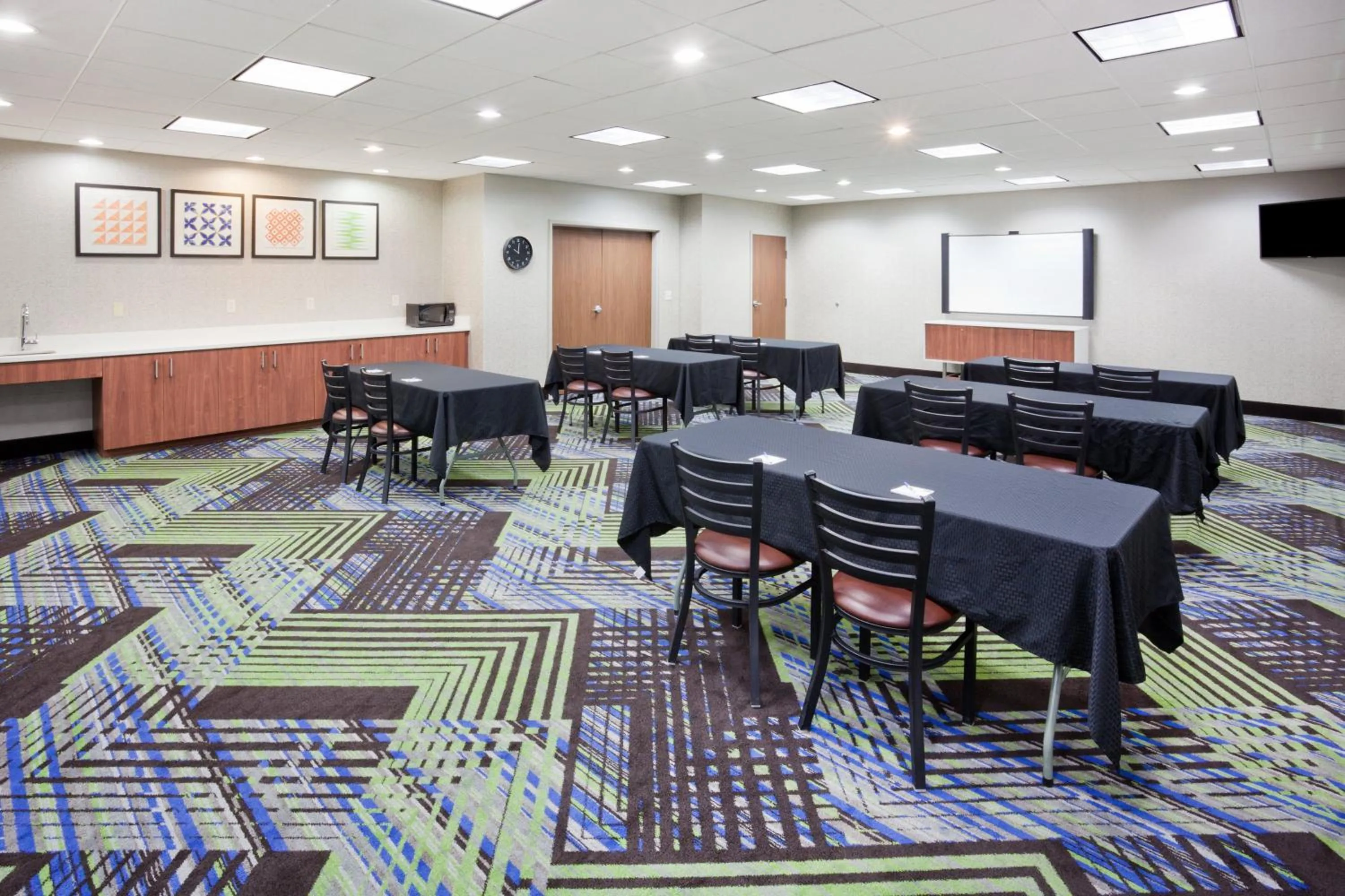Meeting/conference room in Holiday Inn Express & Suites - Dickinson by IHG