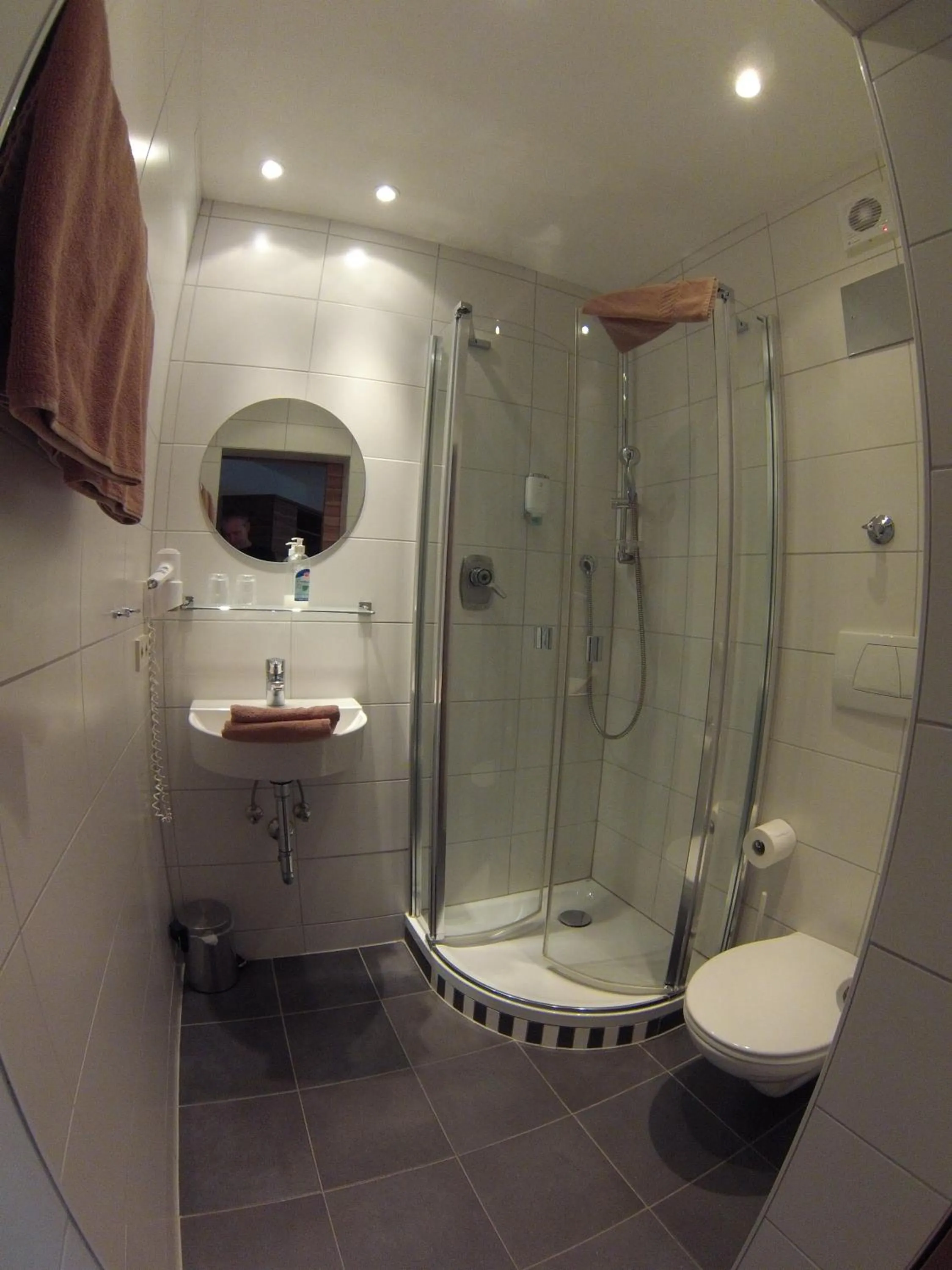 Bathroom in Hotel KRONE Garni