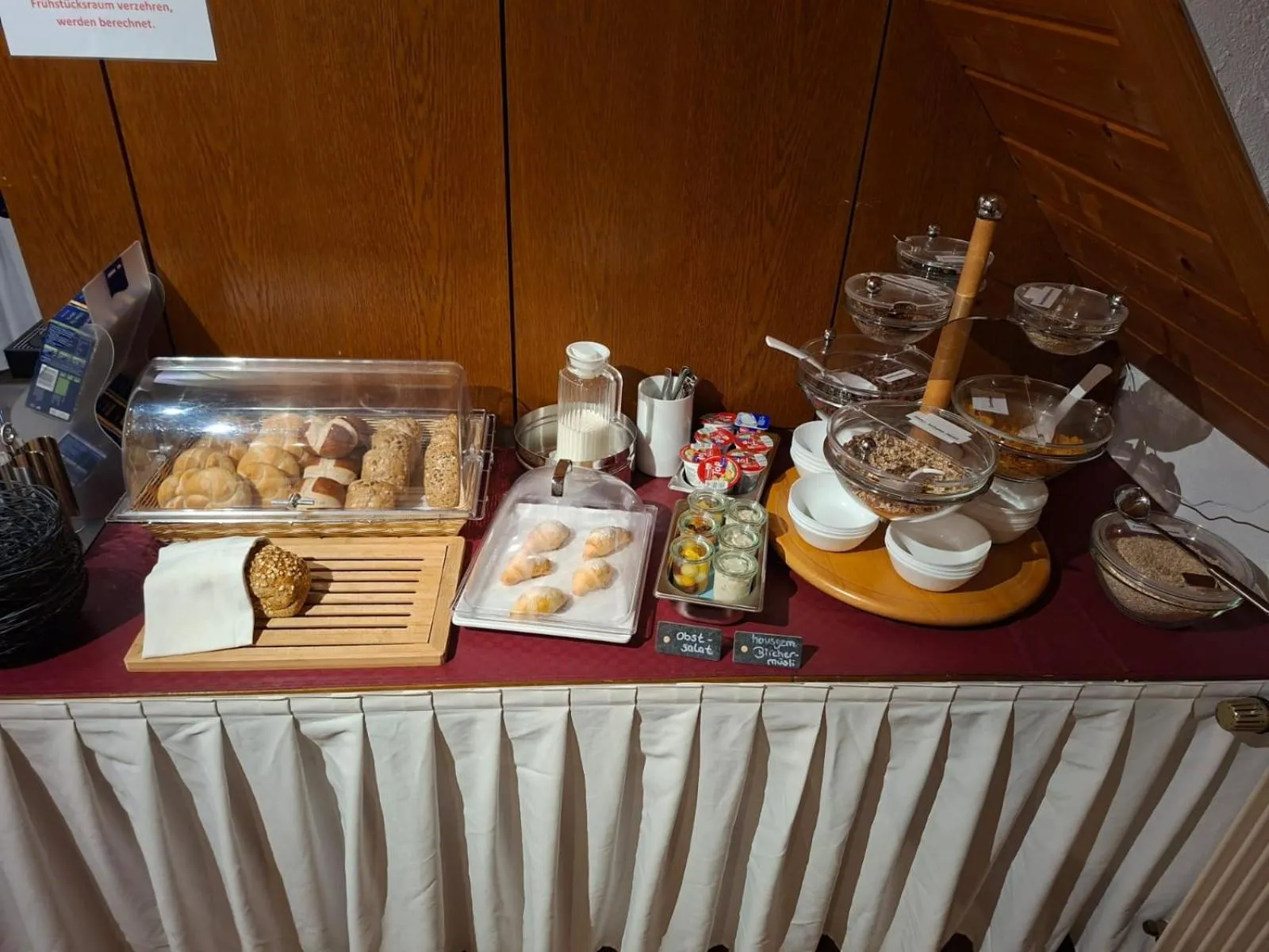 Breakfast in Hotel KRONE Garni