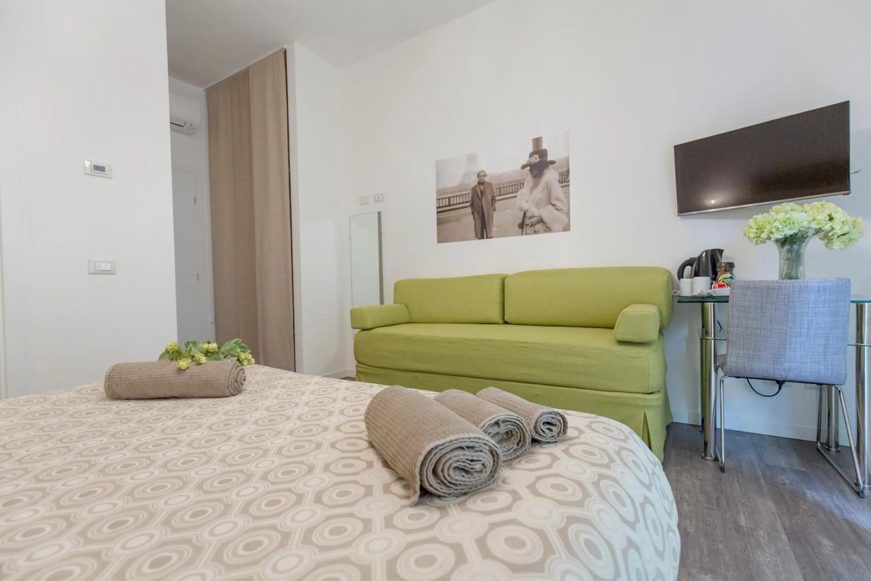 Decorative detail, Bed in B&B Corso Diaz