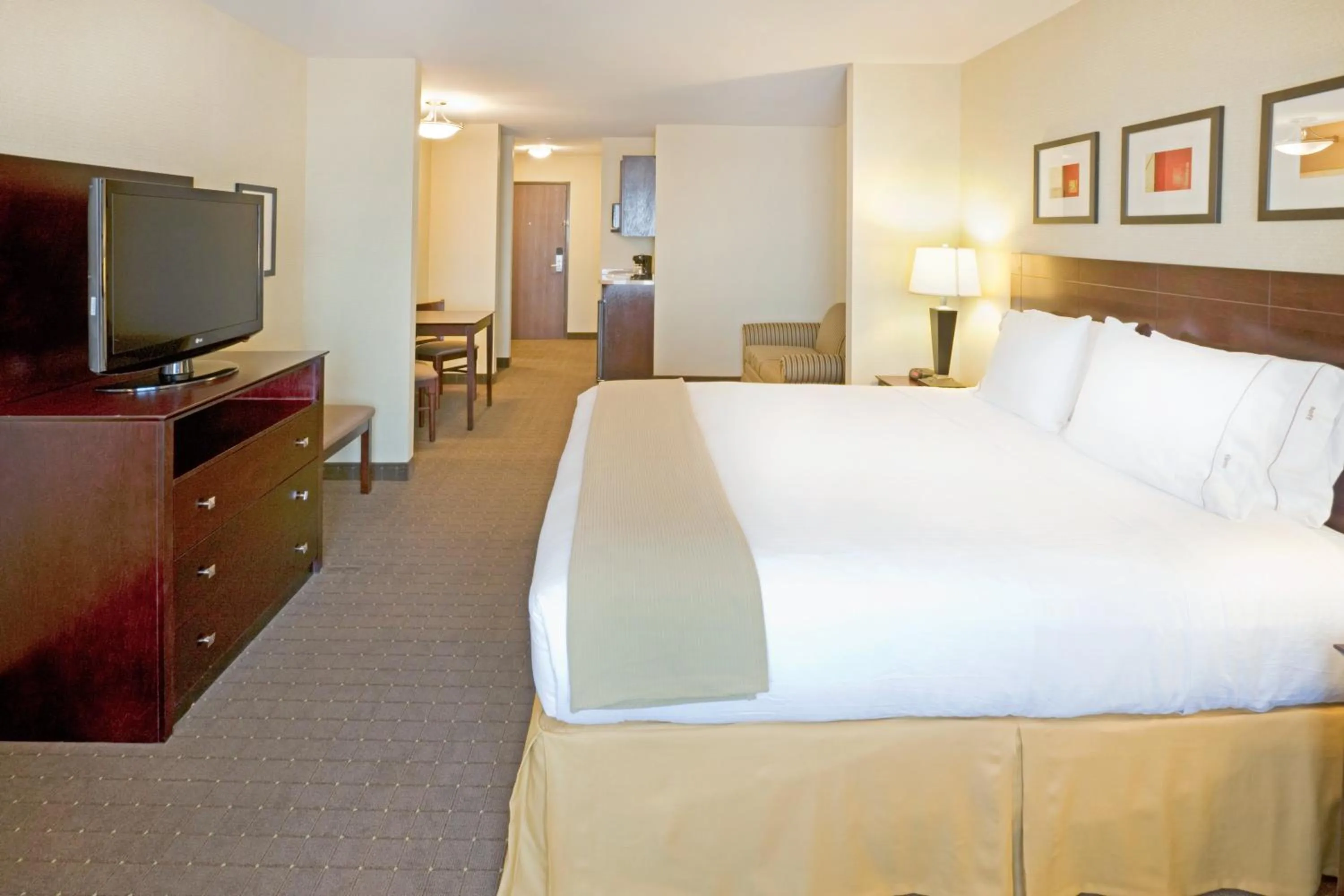 Photo of the whole room, Bed in Holiday Inn Express Hotel & Suites Eagle Pass by IHG