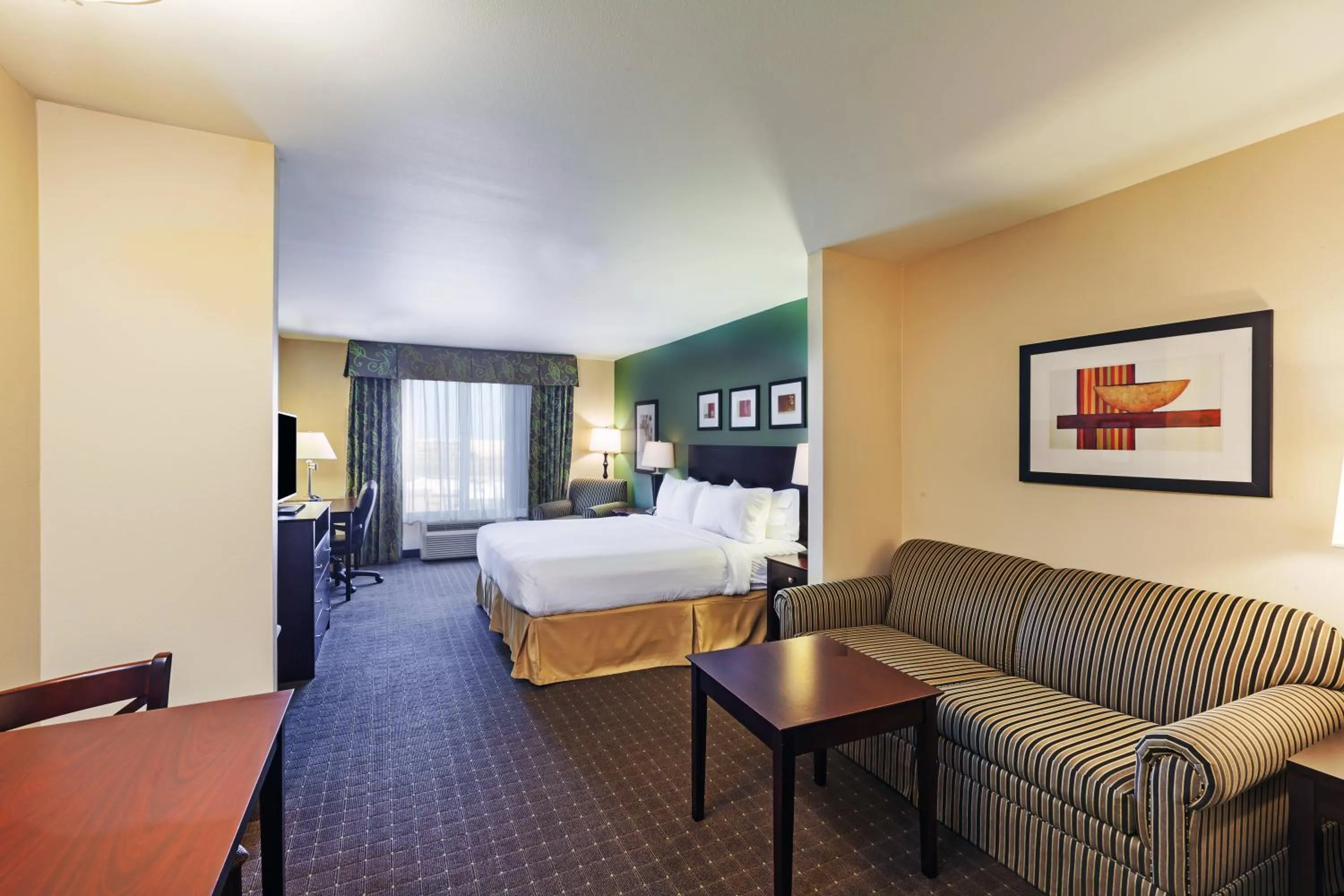 Photo of the whole room, Bed in Holiday Inn Express Hotel & Suites Eagle Pass by IHG