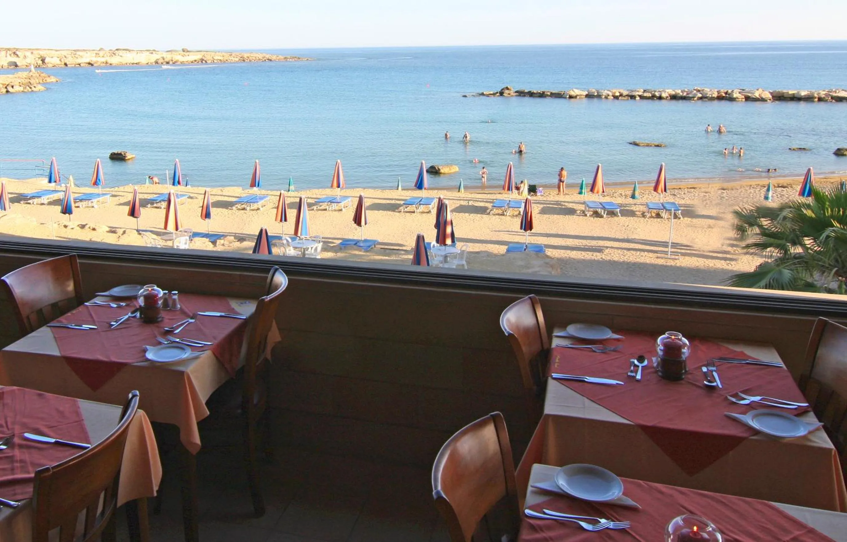 Restaurant/places to eat in Corallia Beach Hotel Apartments
