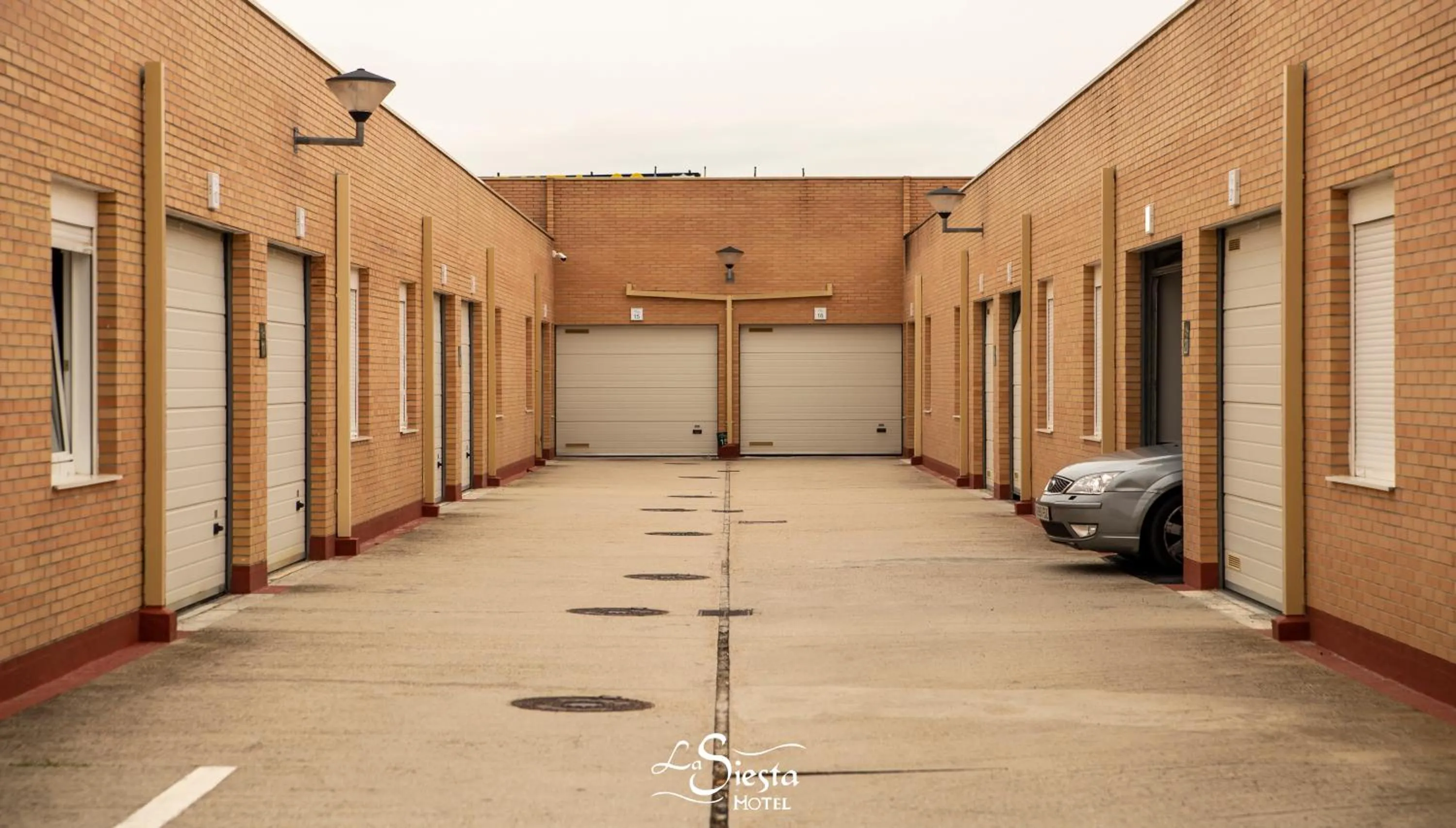 Facade/entrance in La Siesta