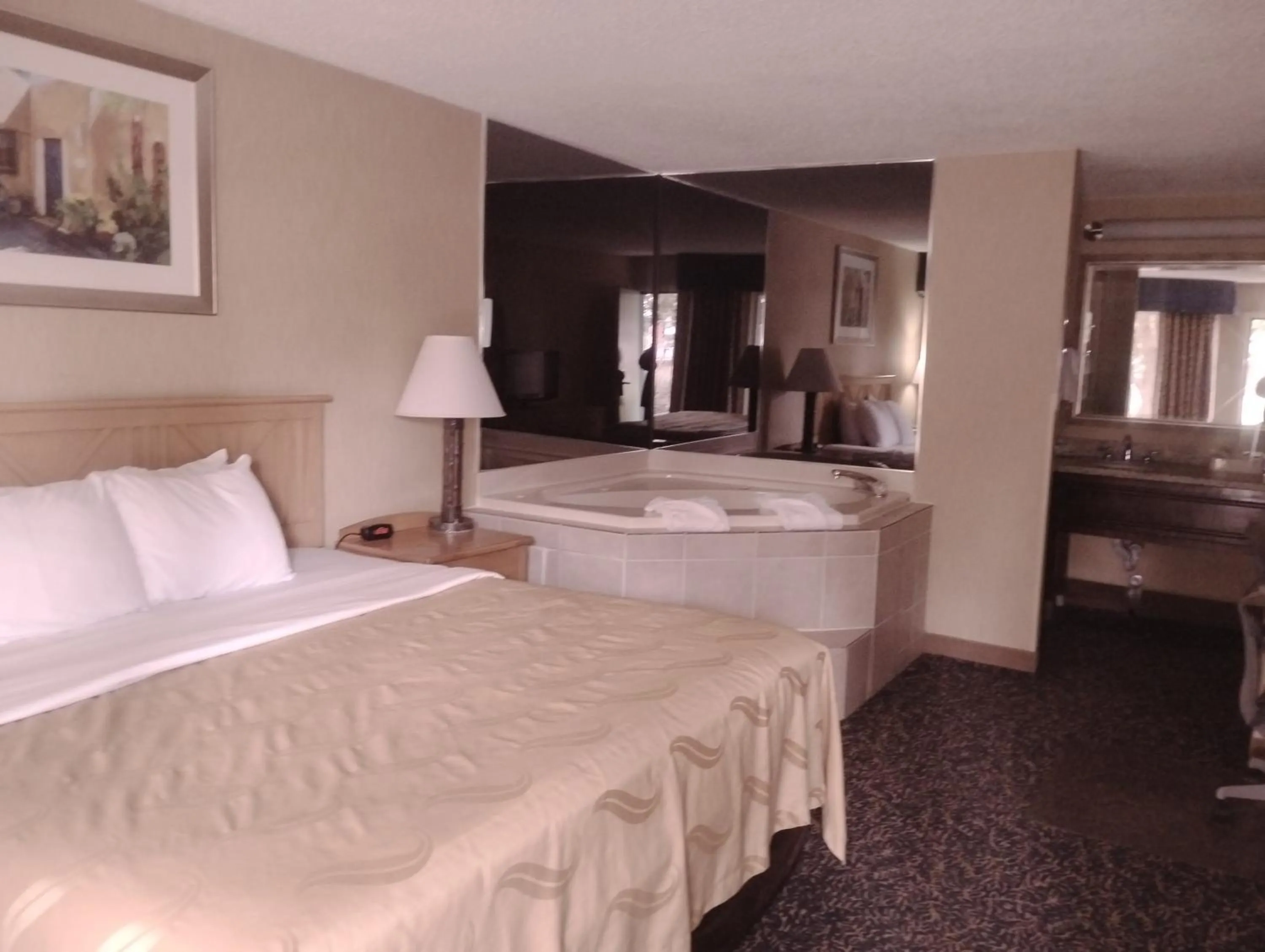 Hot Tub, Bed in Quality Inn Deming