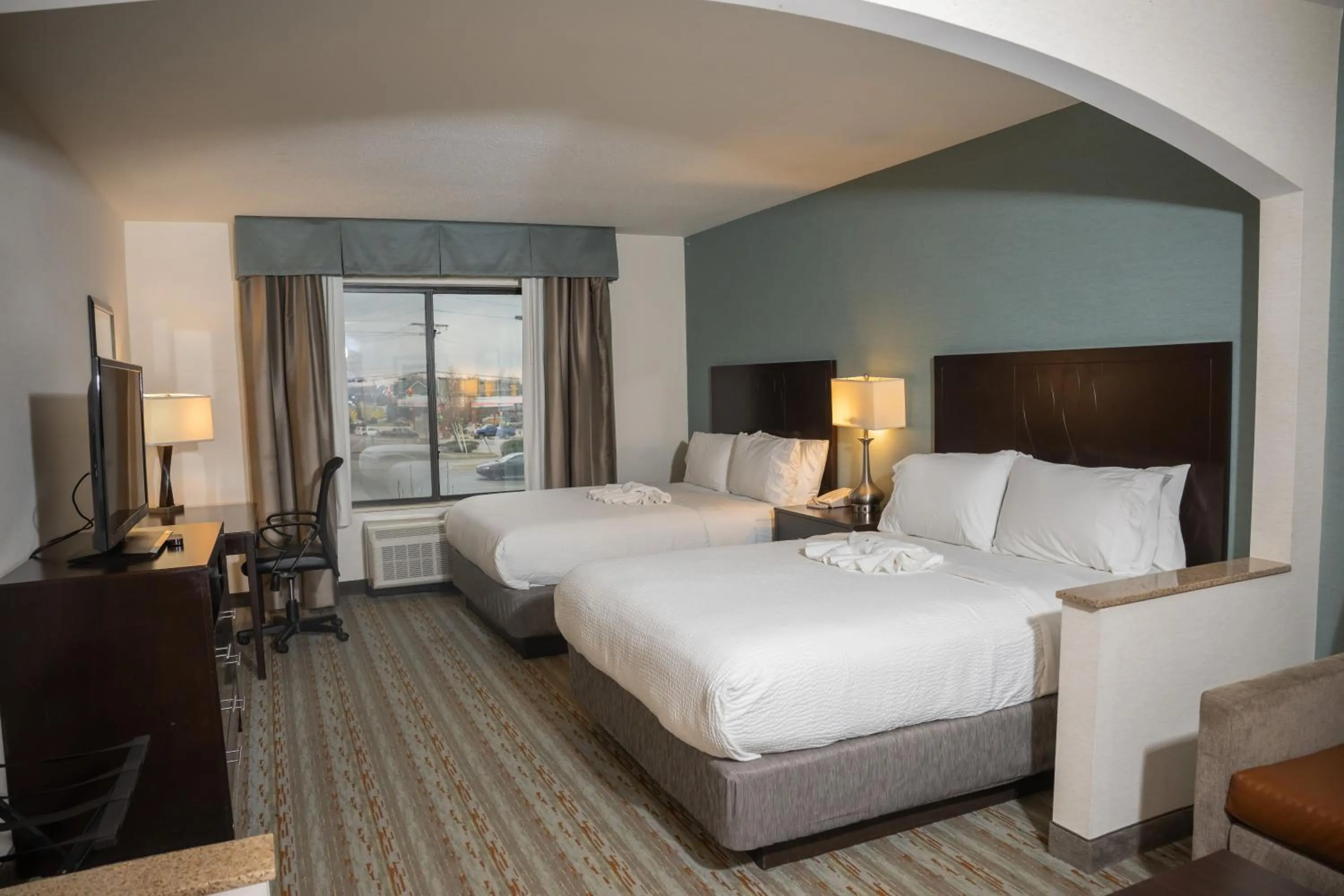 Toilet, Bed in Wyndham Garden Erie