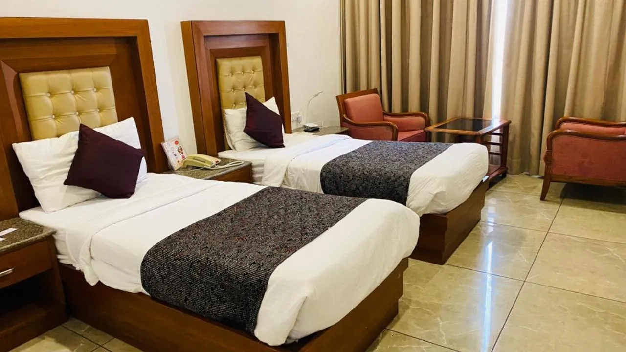 Bed in Grand Hotel Nawanshahr