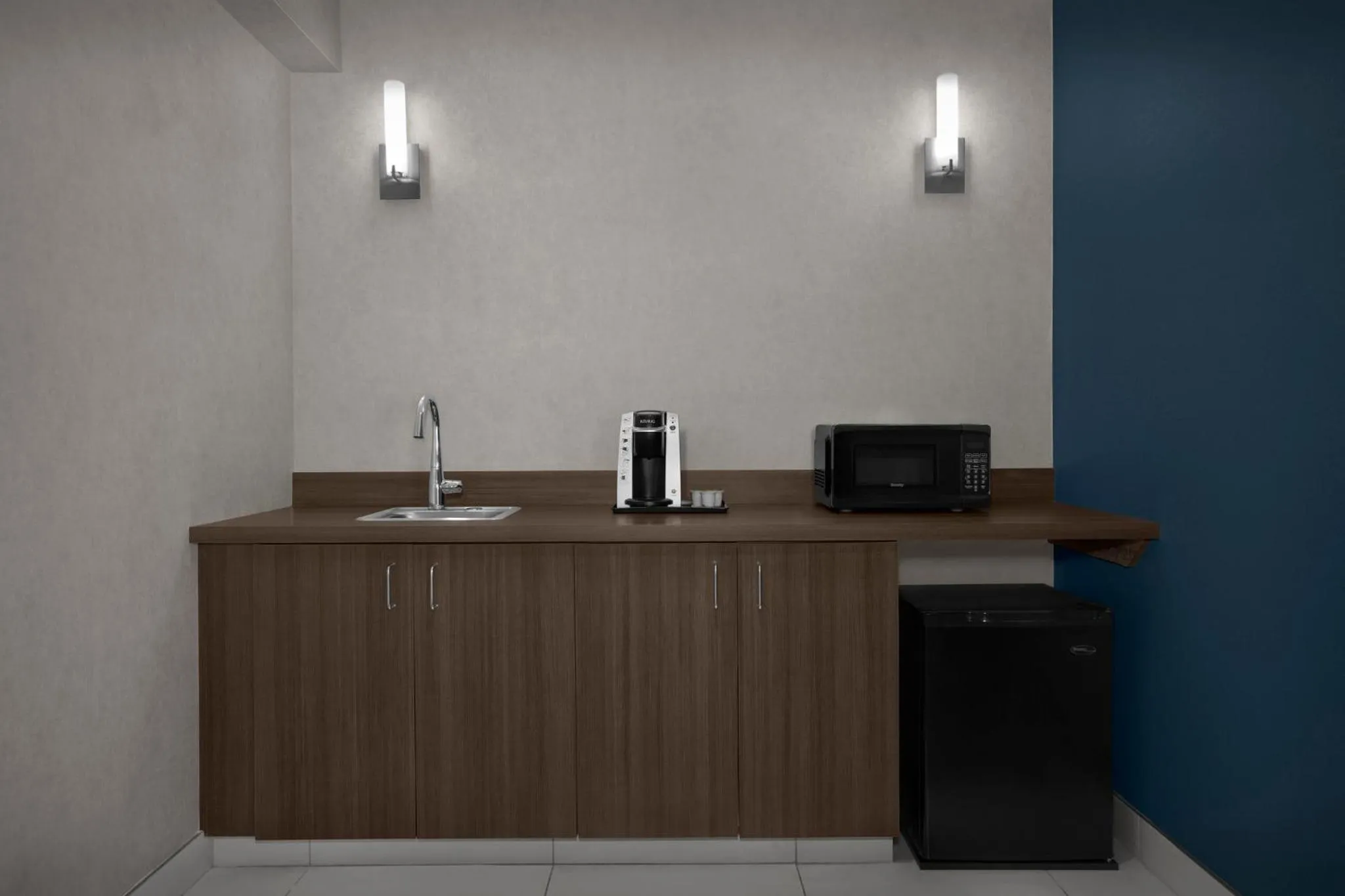 Photo of the whole room in Holiday Inn Express Fargo - West Acres by IHG