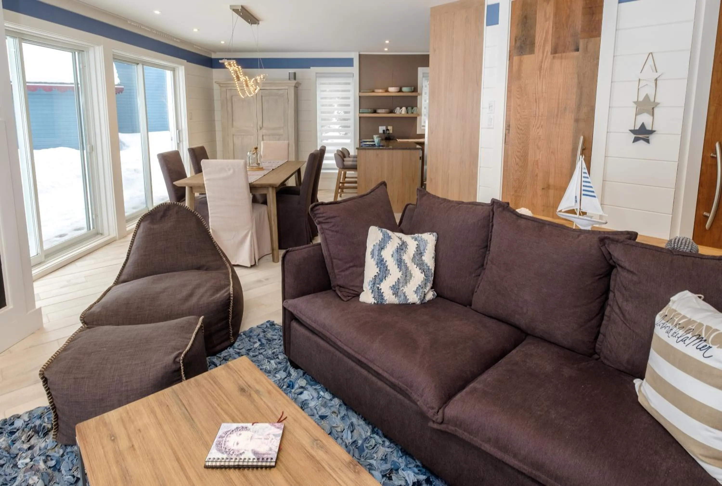 Living room in 227 - En bordure de la rivière du Gouffre - Les Immeubles Charlevoix