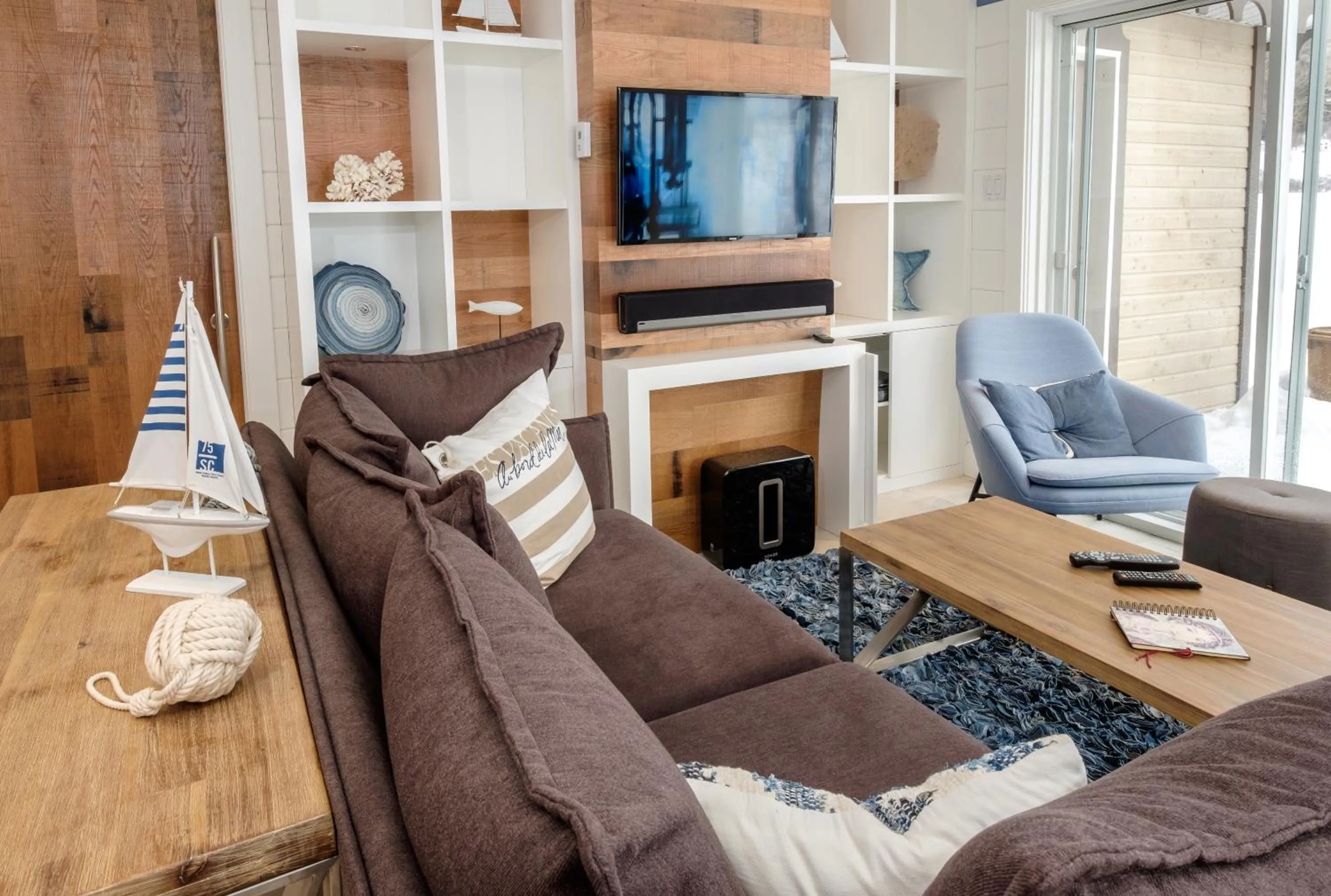 Living room in 227 - En bordure de la rivière du Gouffre - Les Immeubles Charlevoix