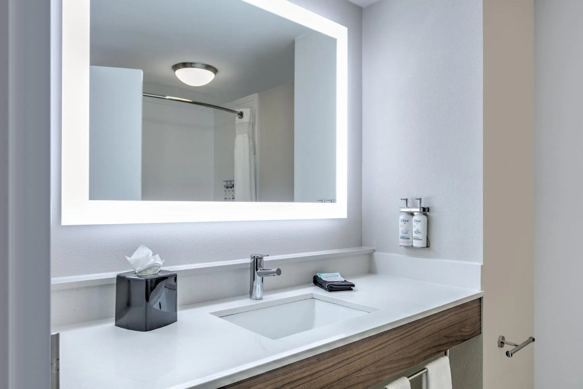 Photo of the whole room in Holiday Inn Express Hotel & Suites Clute-Lake Jackson by IHG