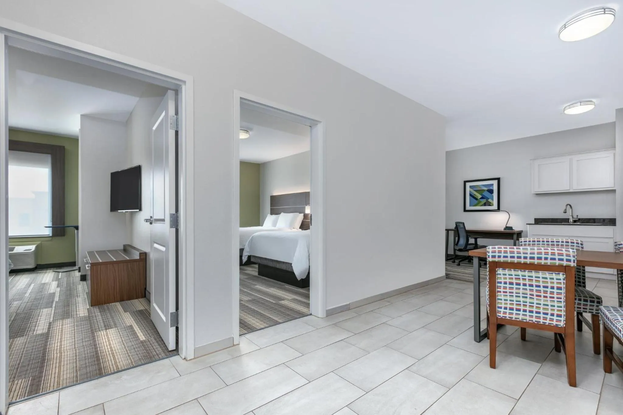 Photo of the whole room, Bed in Holiday Inn Express Hotel & Suites Clute-Lake Jackson by IHG