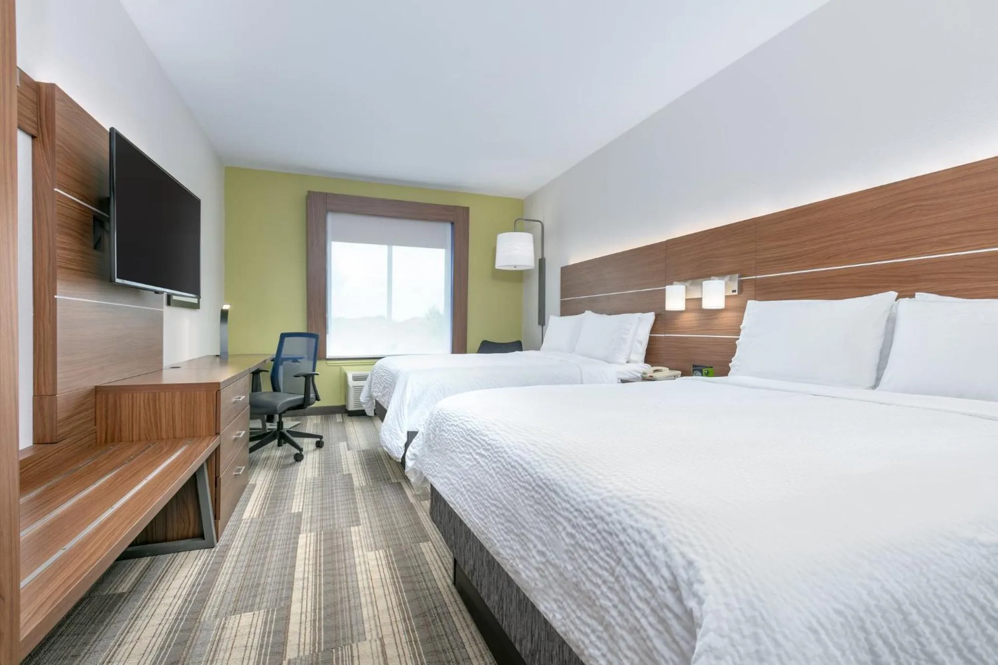 Photo of the whole room, Bed in Holiday Inn Express Hotel & Suites Clute-Lake Jackson by IHG