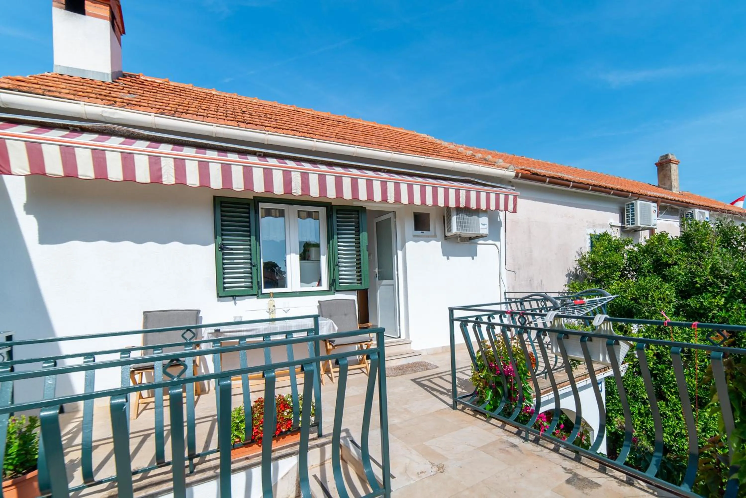 Nikola accommodation