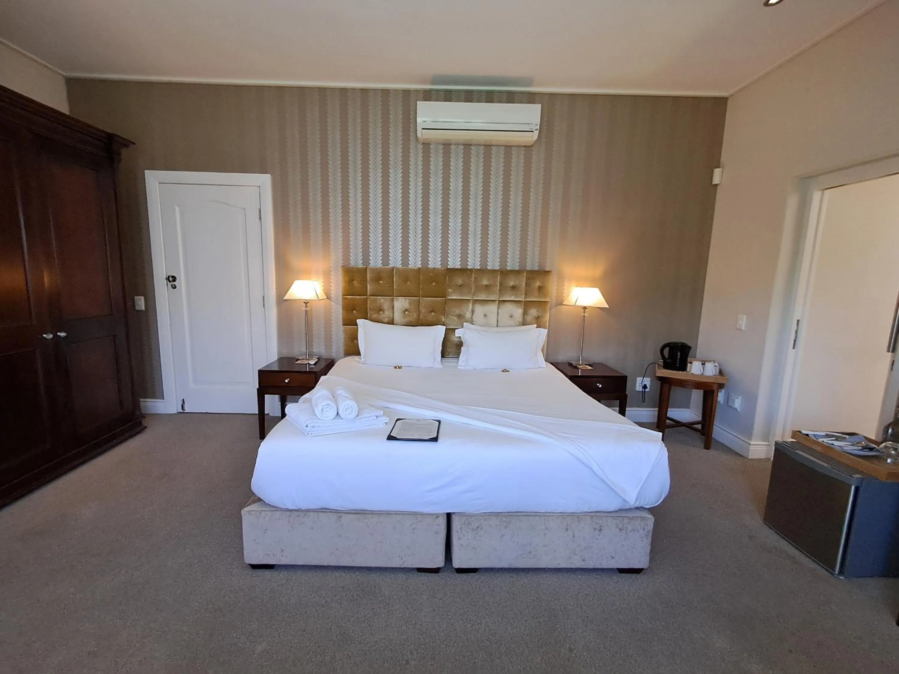 Bed in Wild Mushroom Country House