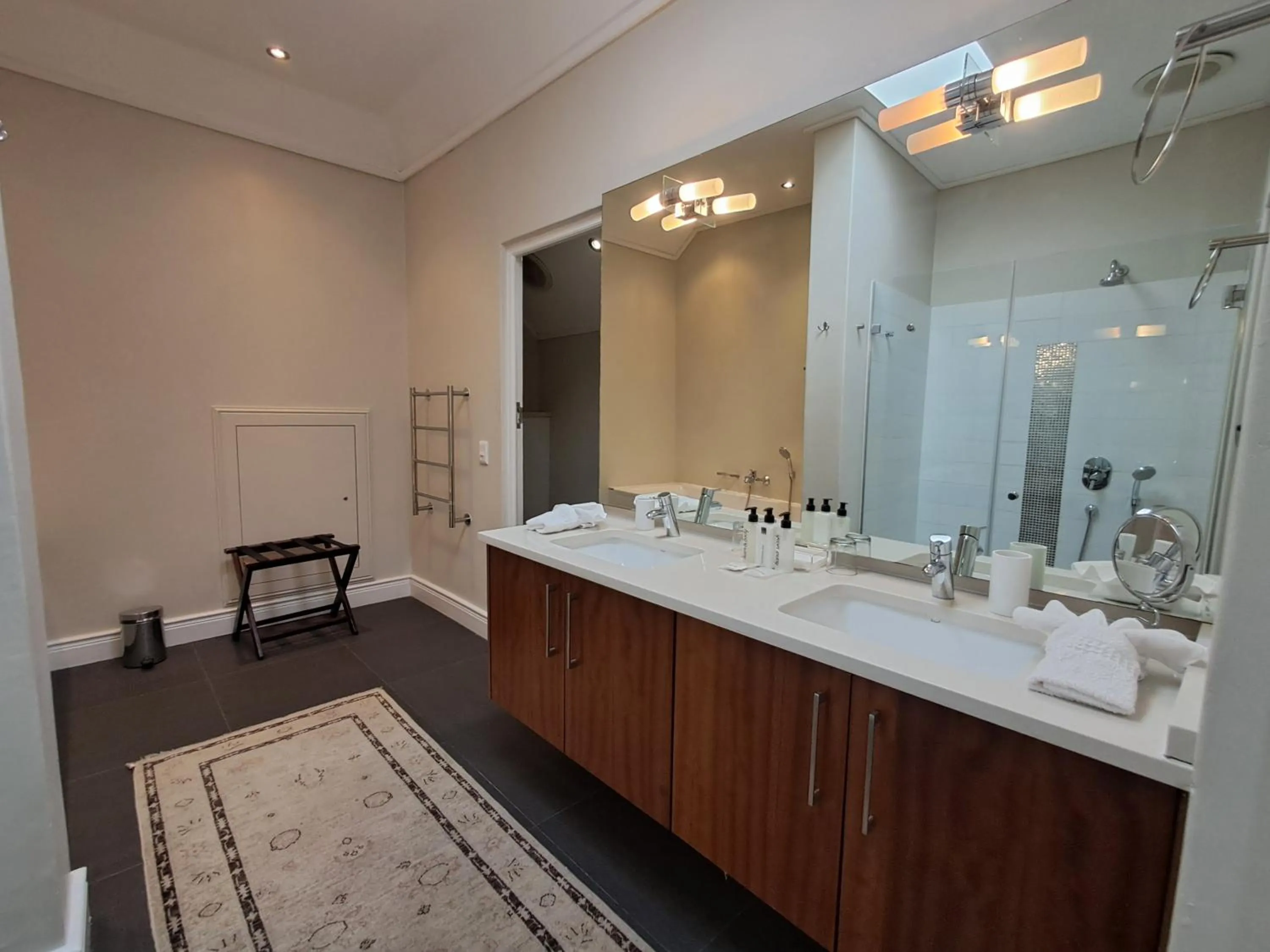 Toilet in Wild Mushroom Country House