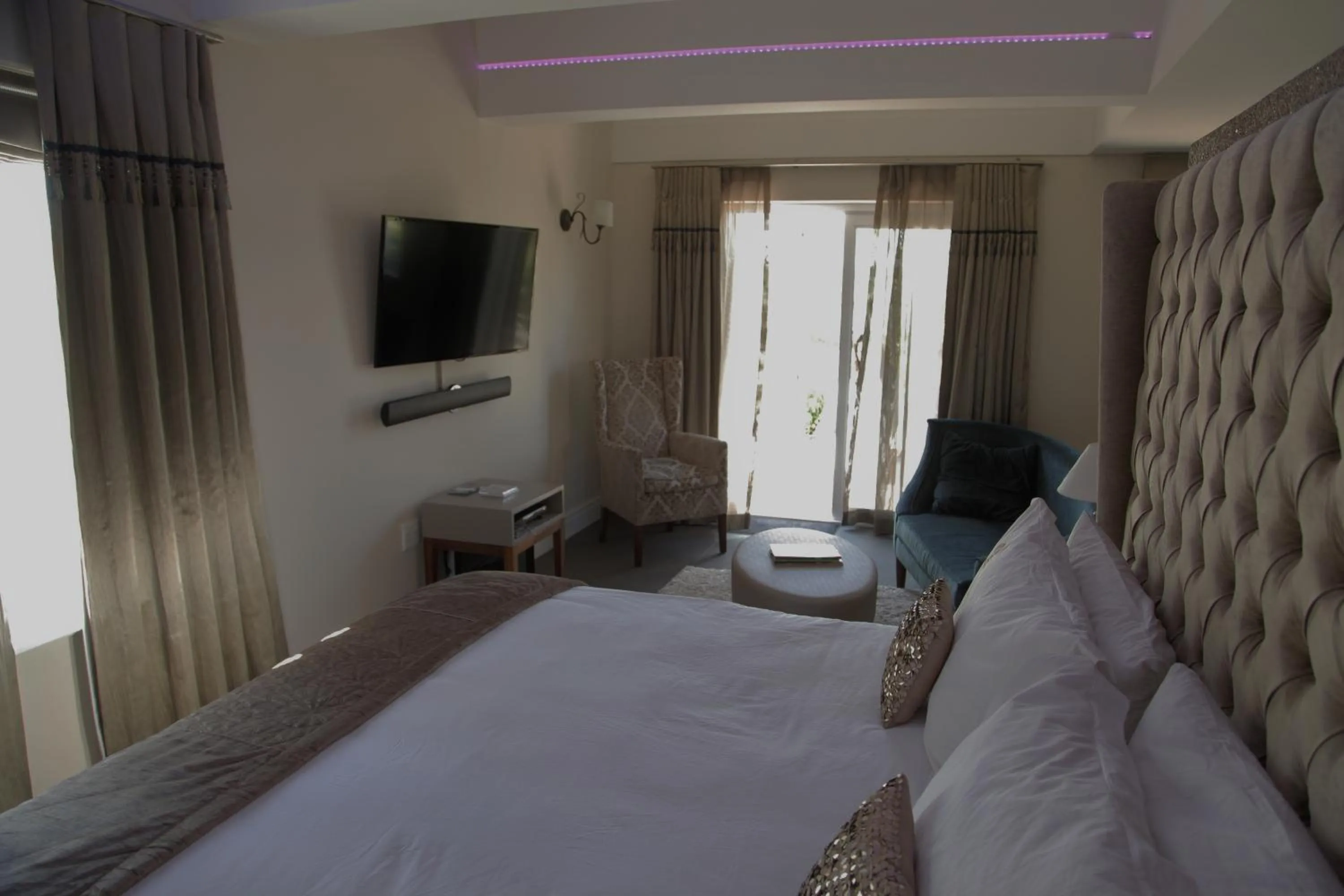 Photo of the whole room, Bed in Wild Mushroom Country House