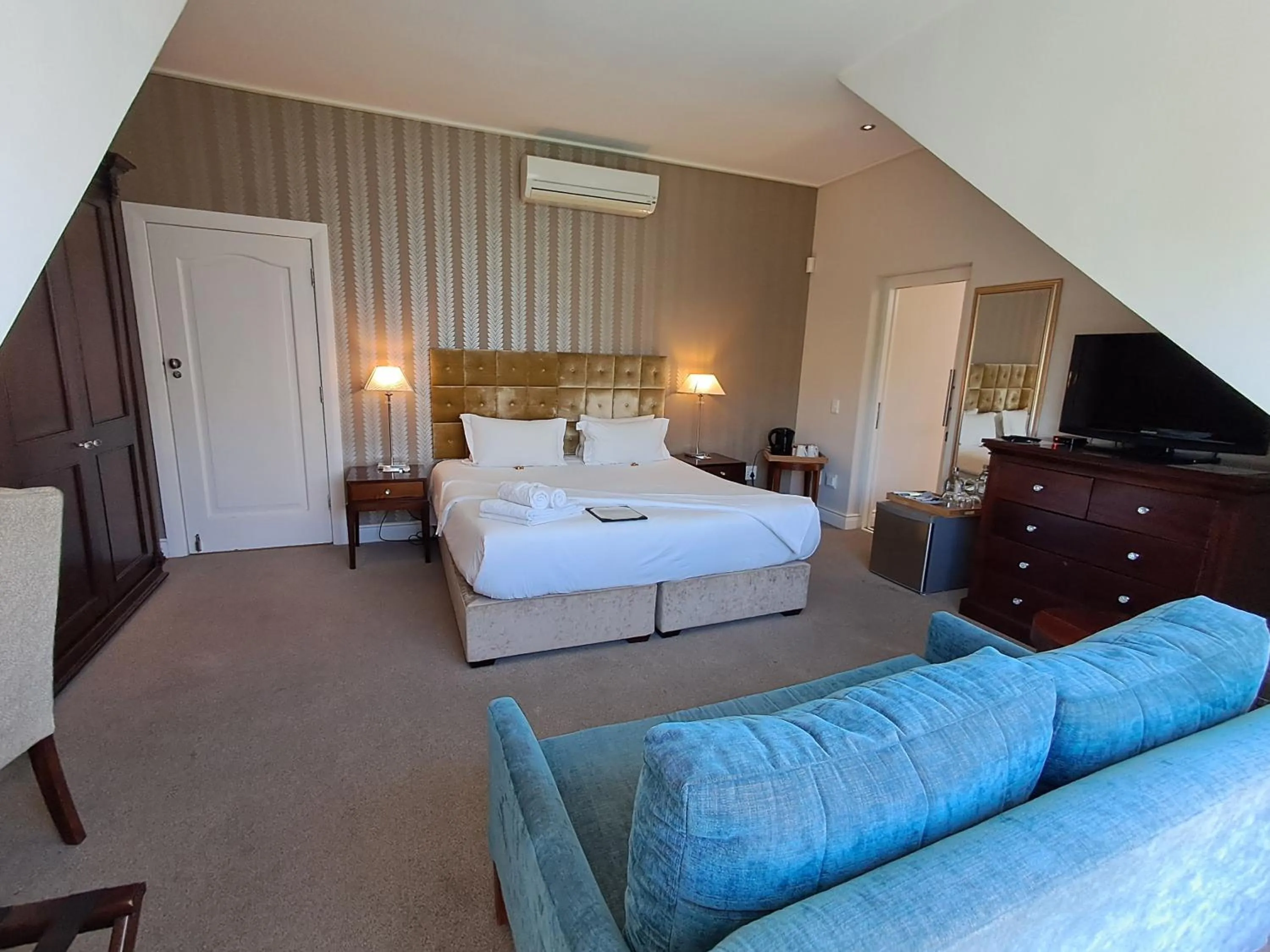 Bedroom, Bed in Wild Mushroom Country House