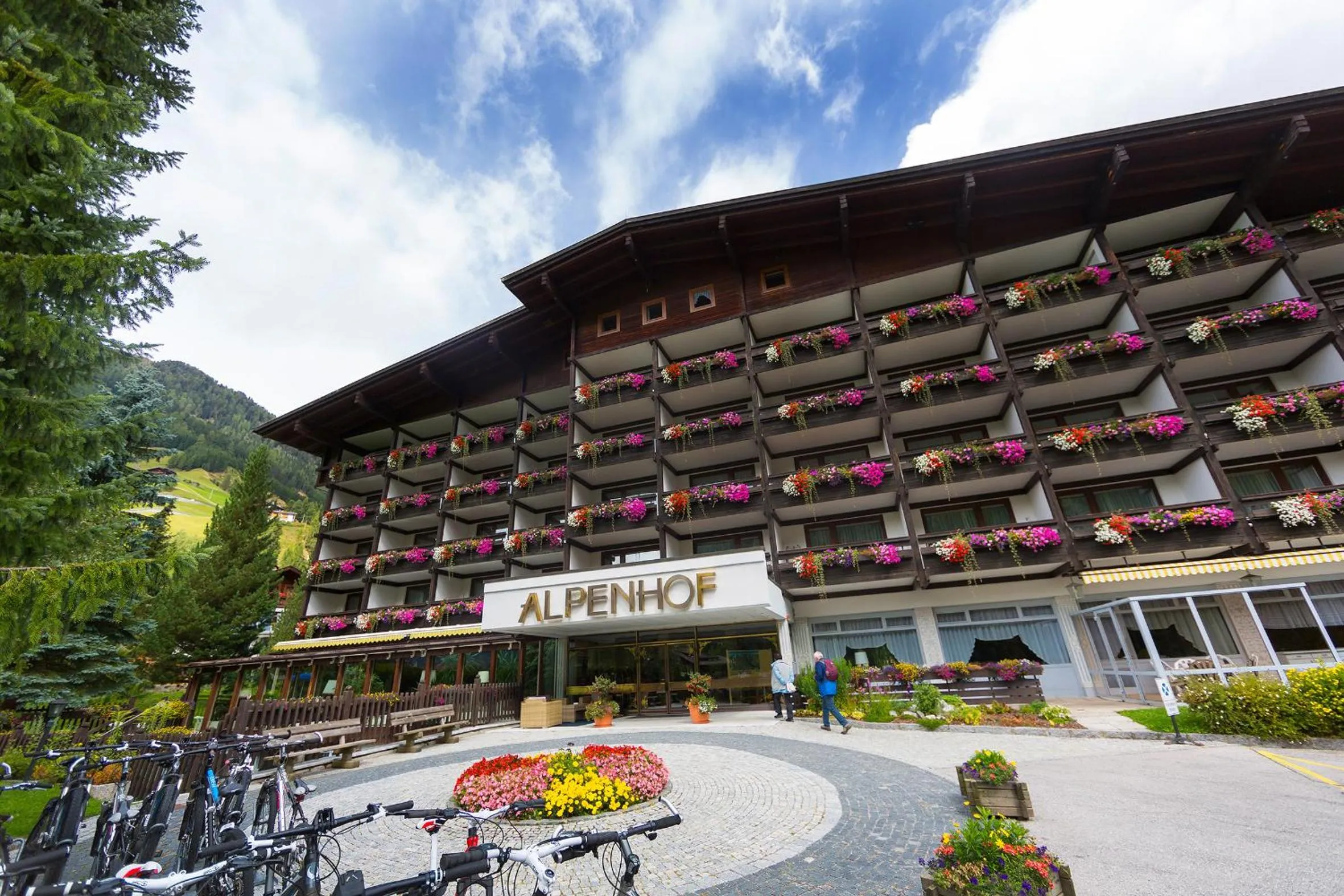 Facade/entrance in Hotel Alpenhof