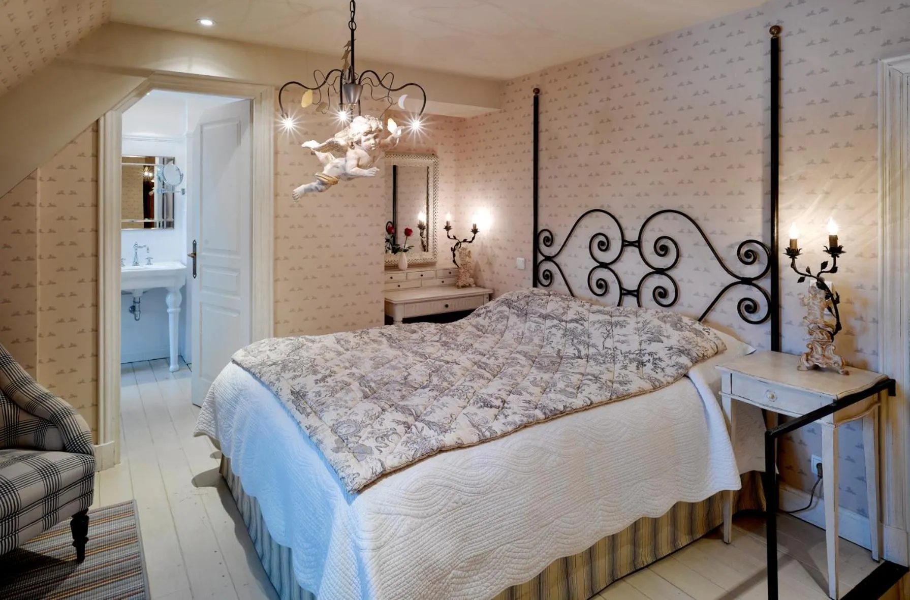 Bed in Chateau De Germigney