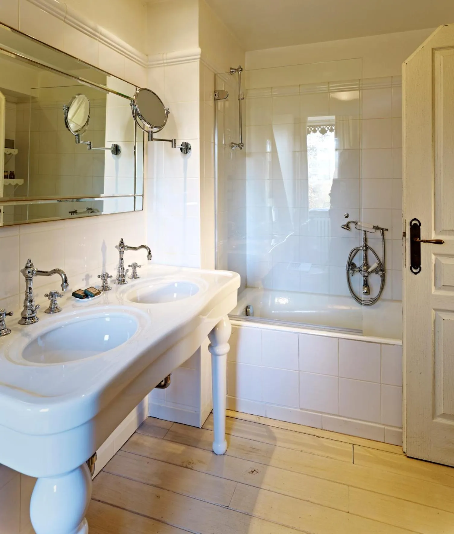 Bathroom in Chateau De Germigney
