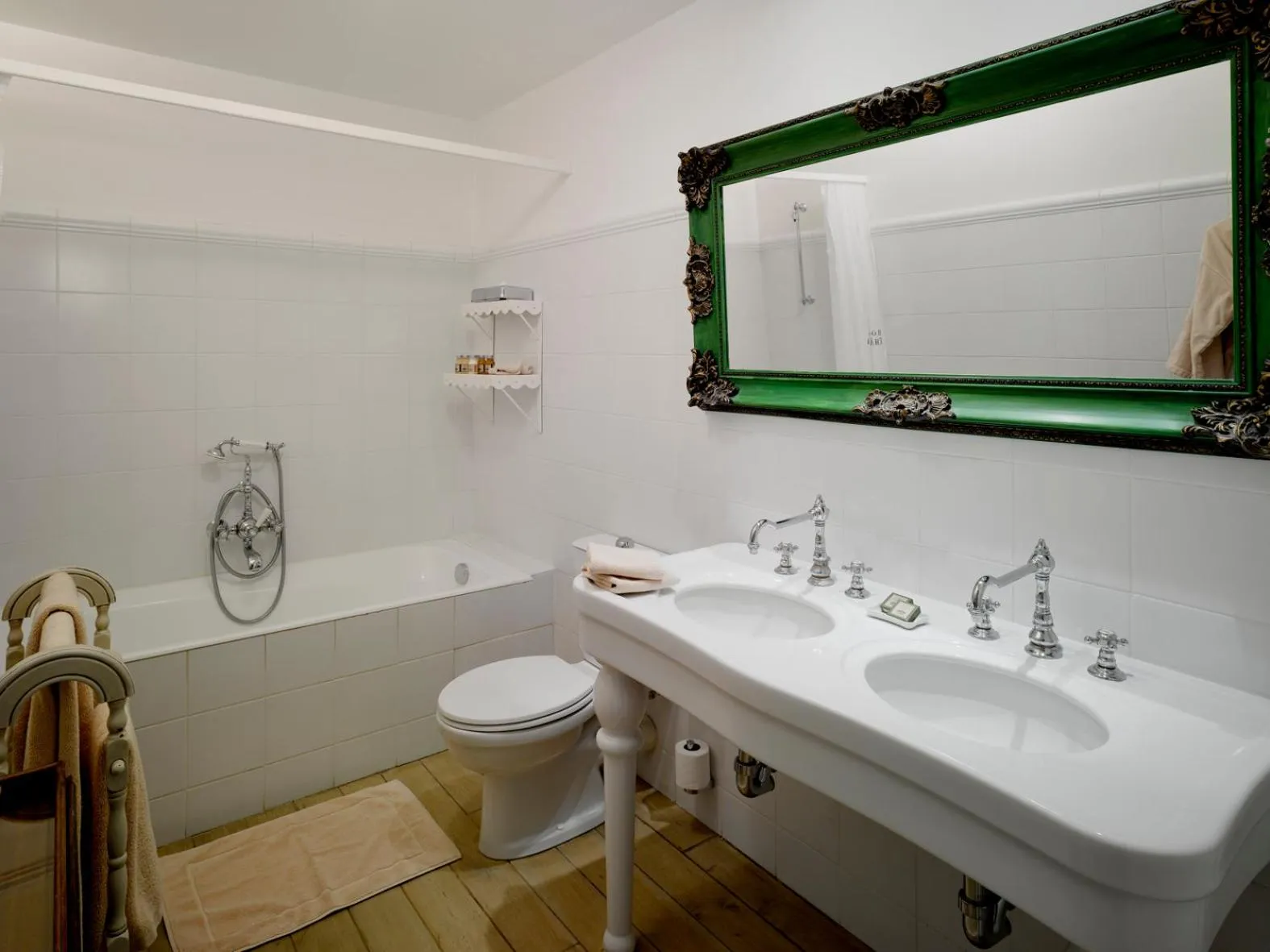 Bathroom in Chateau De Germigney