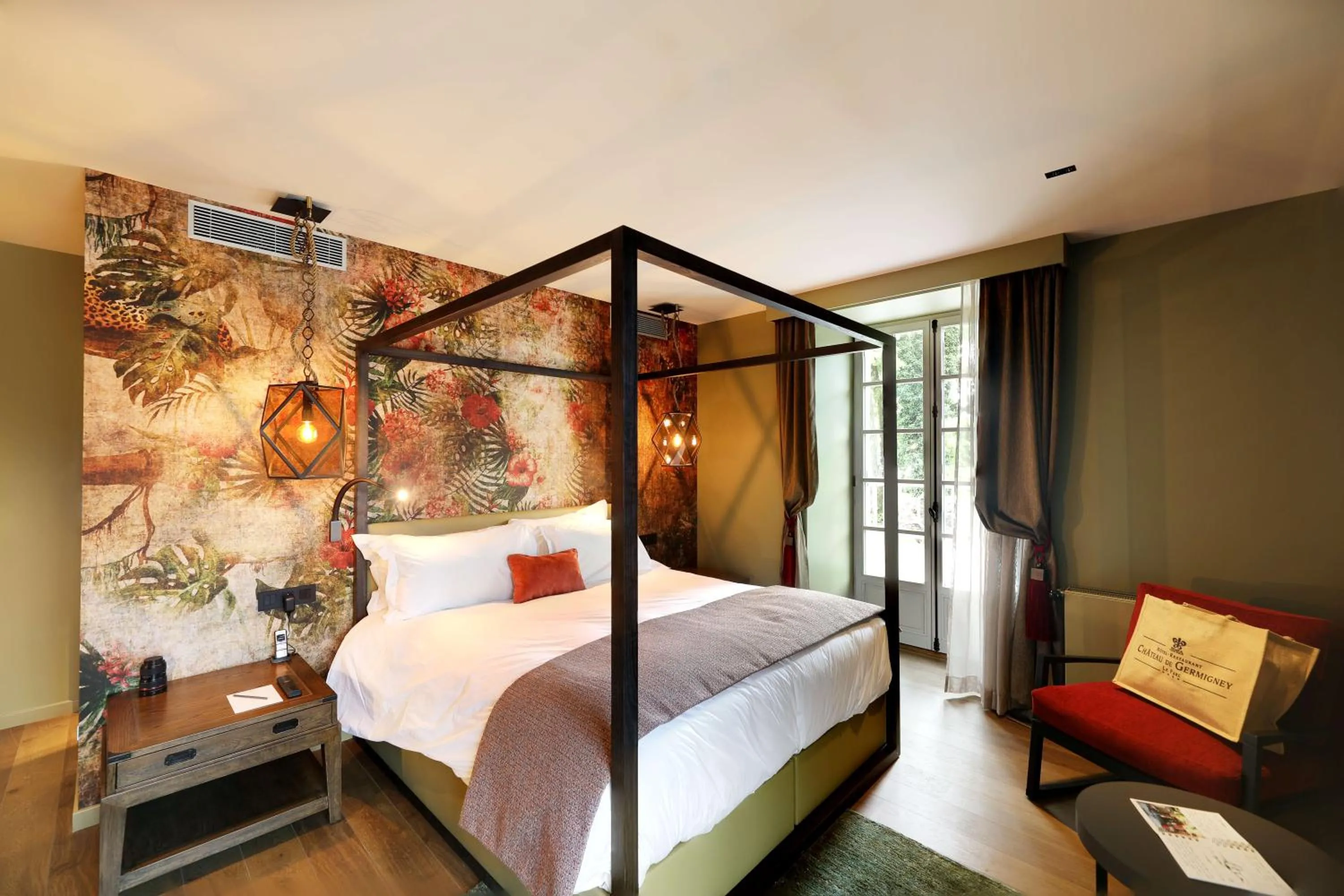 Photo of the whole room, Bed in Chateau De Germigney